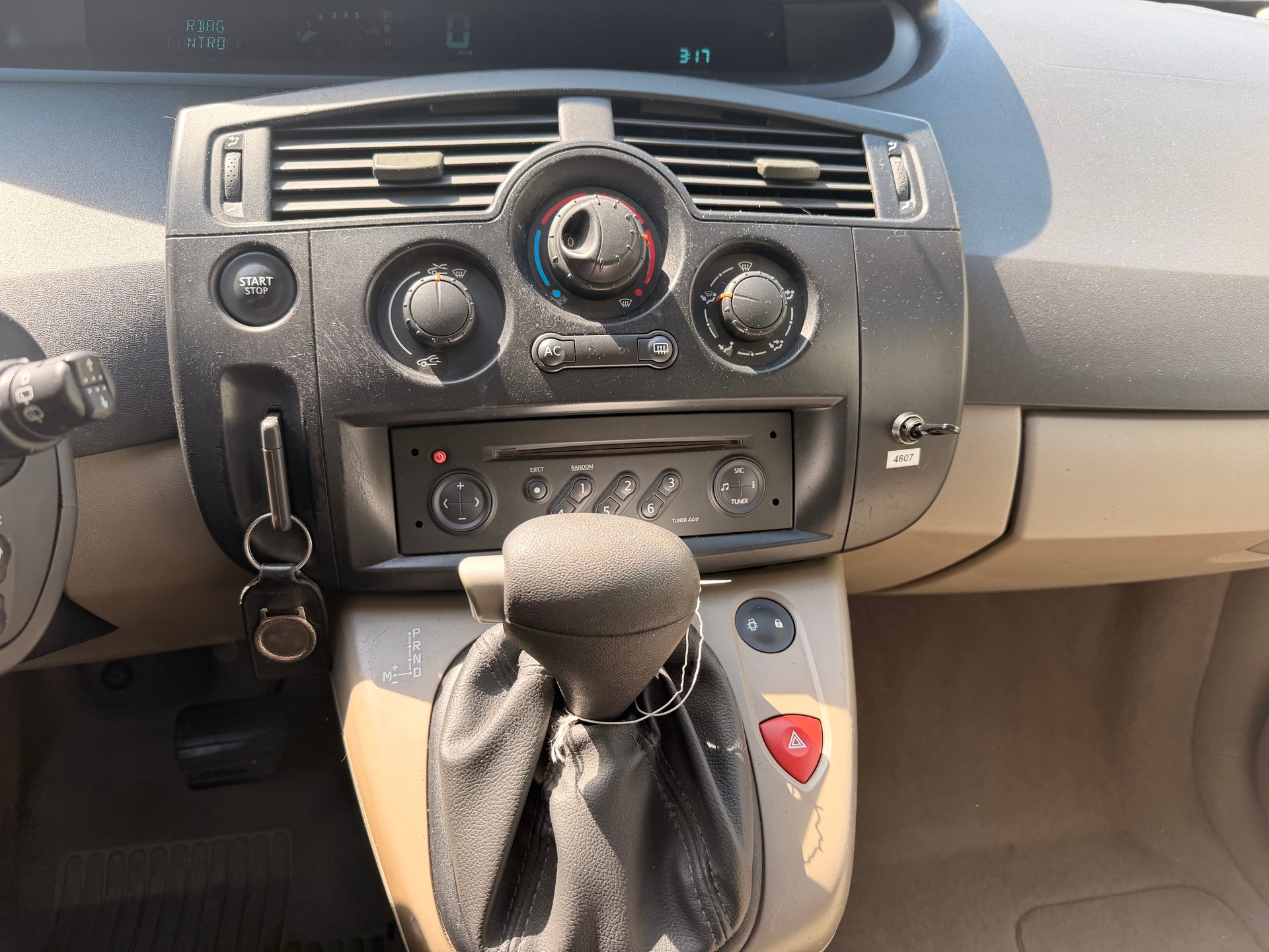 RENAULT MEGANE SCENIC-image-21
