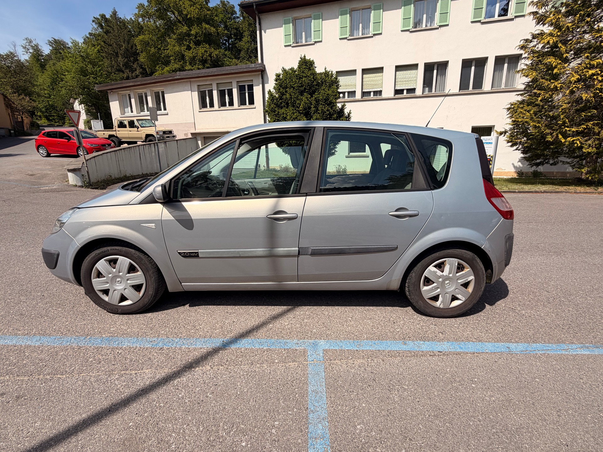 RENAULT MEGANE SCENIC-showroom-element-2