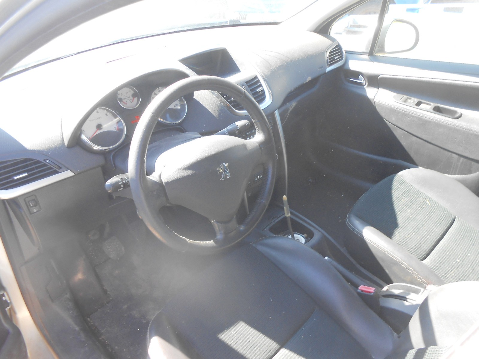 PEUGEOT 207 1.6 16V Allure-image-7
