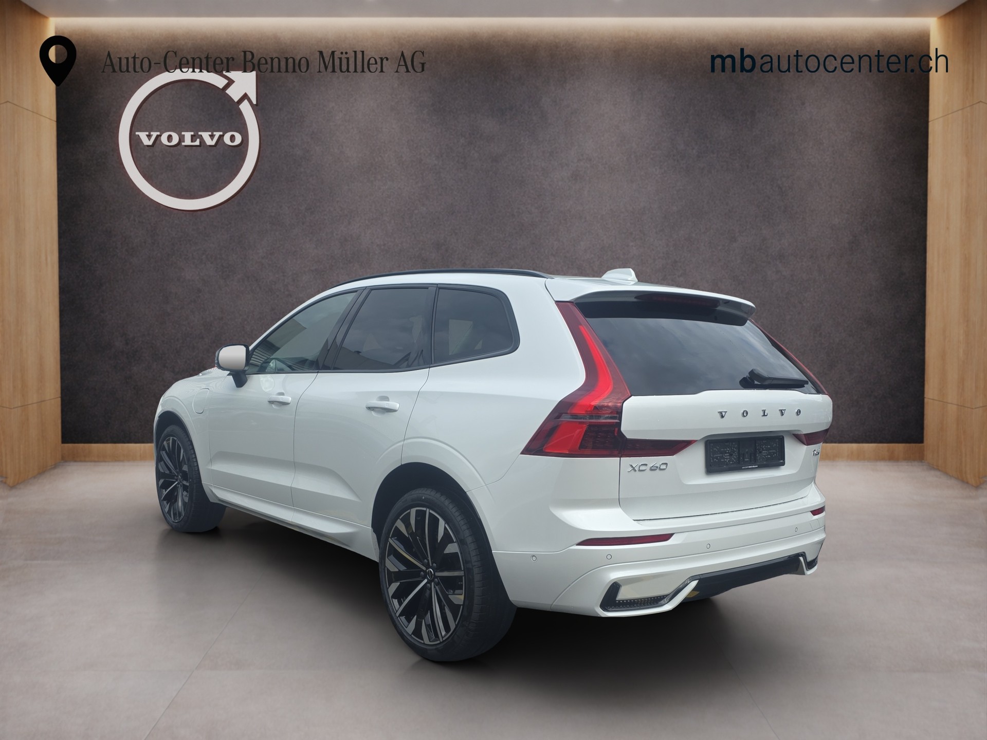 VOLVO XC60 2.0 T6 TE Ultra Dark eAWD-image-2