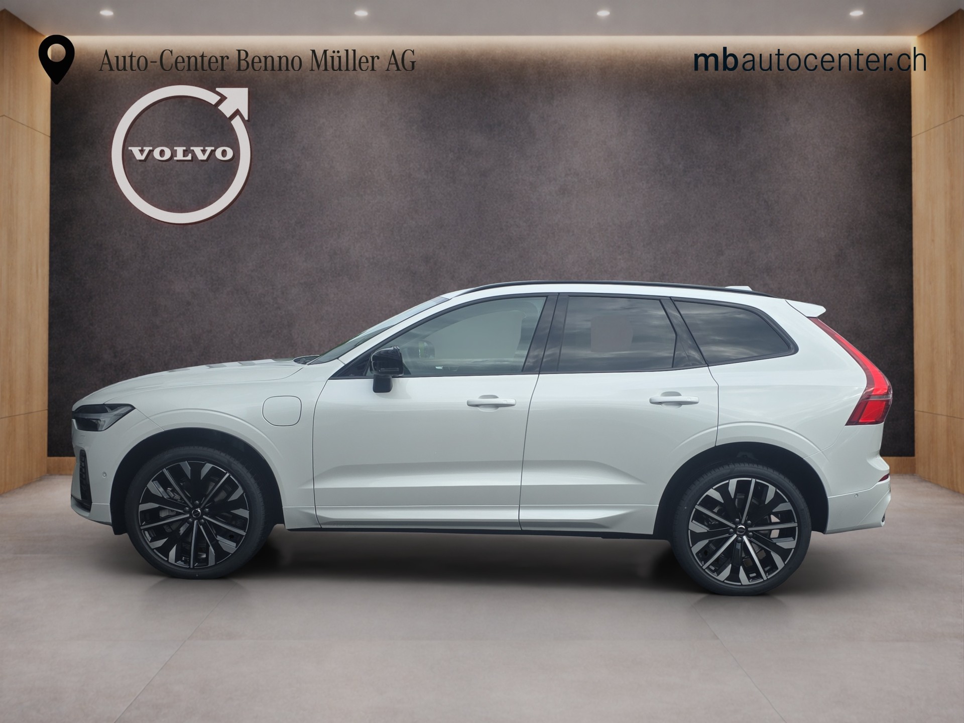 VOLVO XC60 2.0 T6 TE Ultra Dark eAWD-image-1