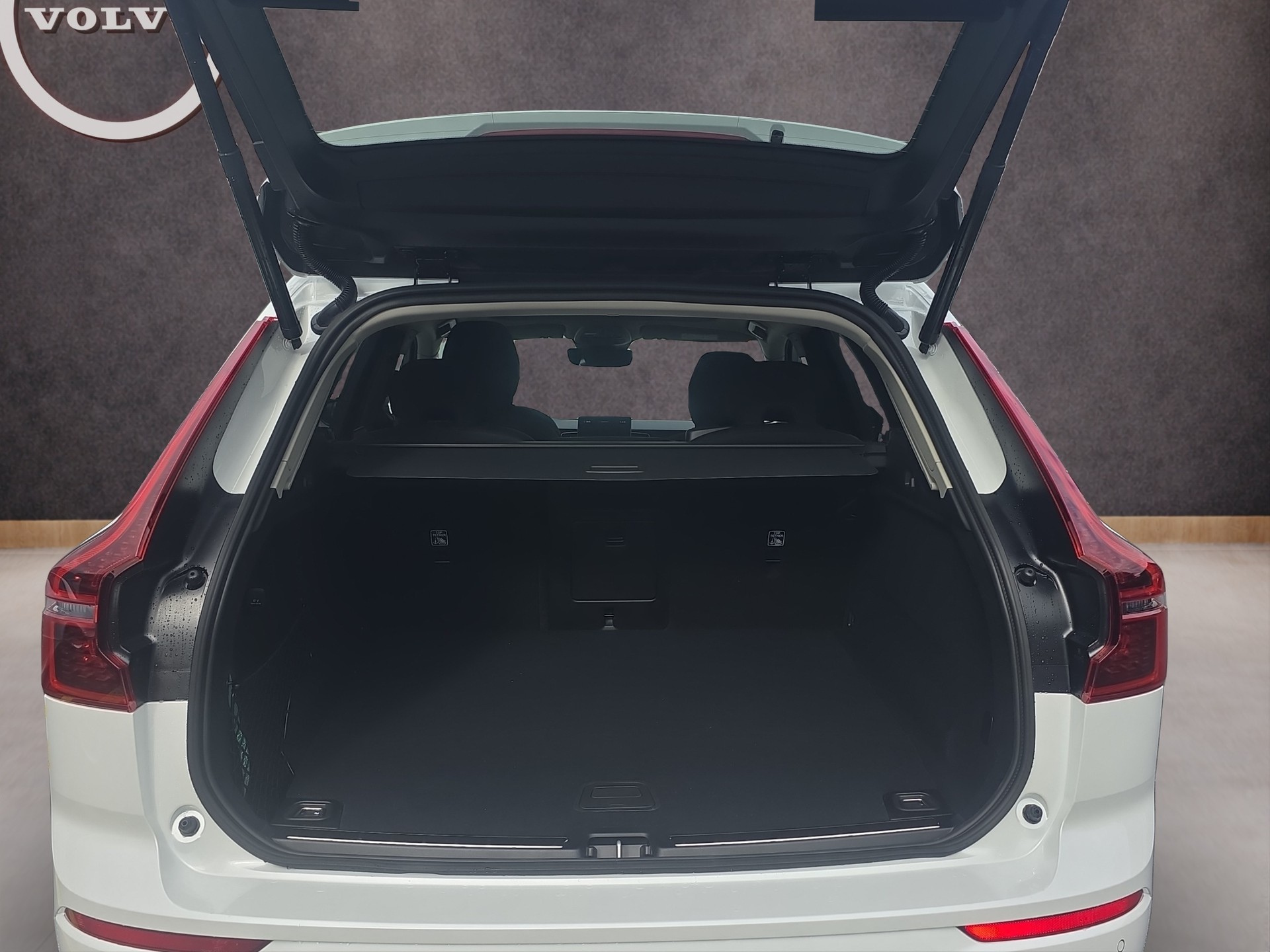 VOLVO XC60 2.0 T6 TE Ultra Dark eAWD-image-8