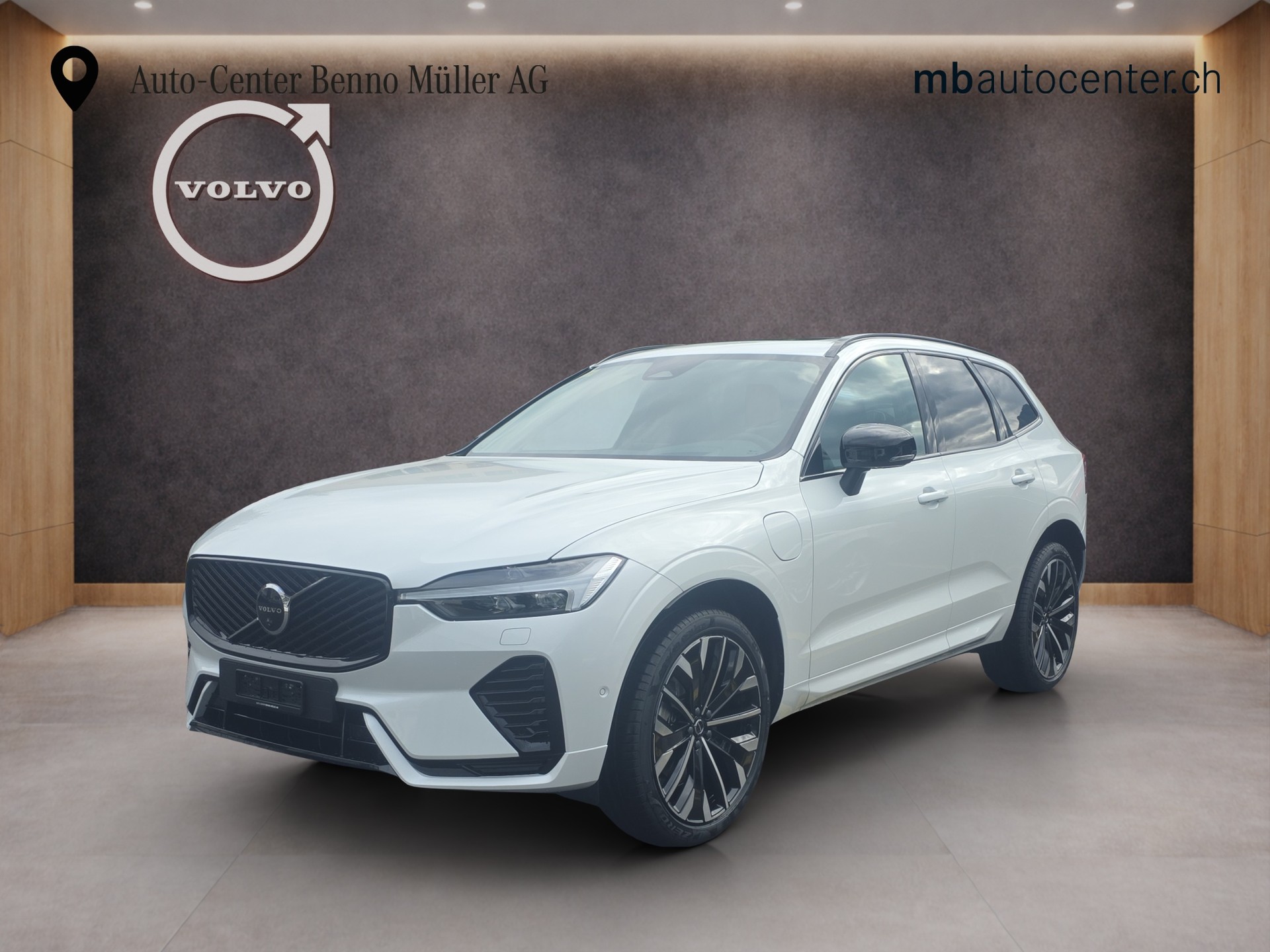 VOLVO XC60 2.0 T6 TE Ultra Dark eAWD-image-0
