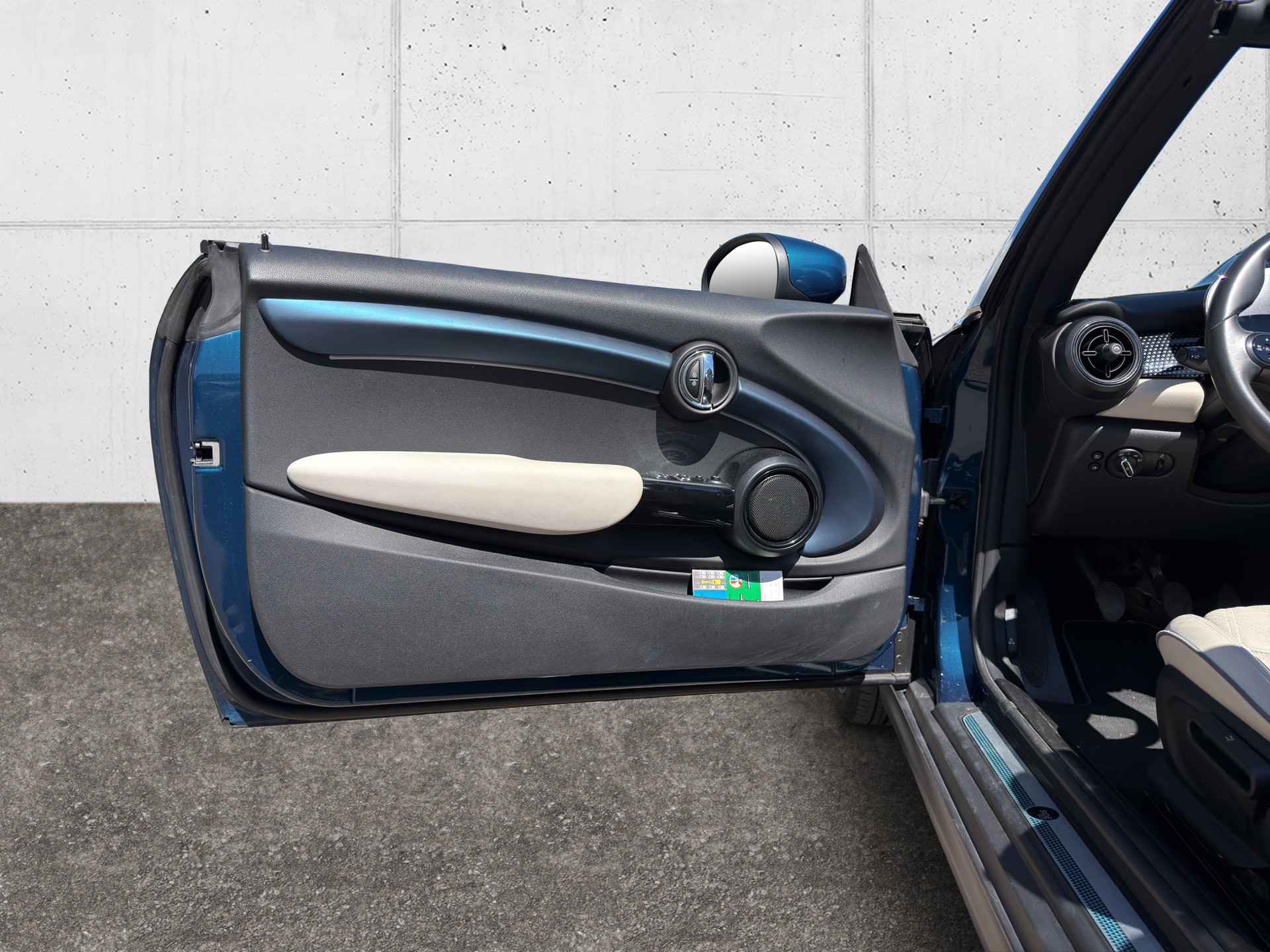 MINI Cooper Cabriolet-image-24