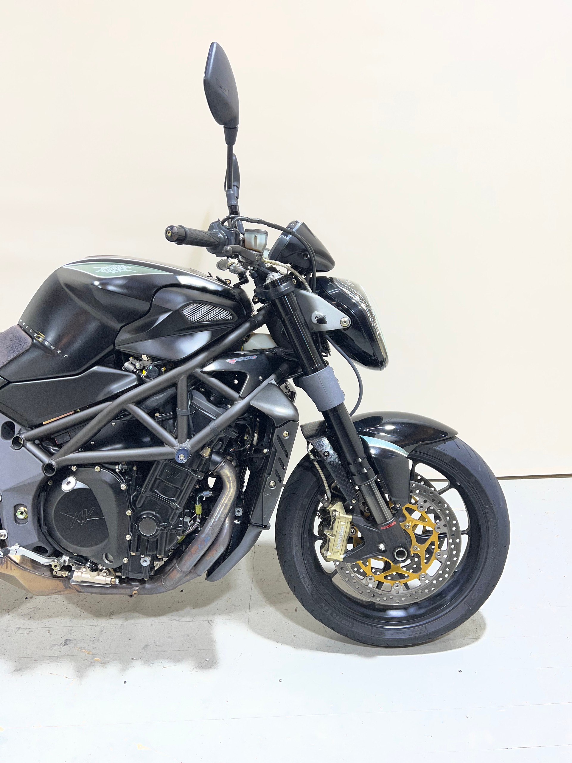MV AGUSTA B4 Brutale 910 R - WALLY Limited 118 Stk.-showroom-element-1