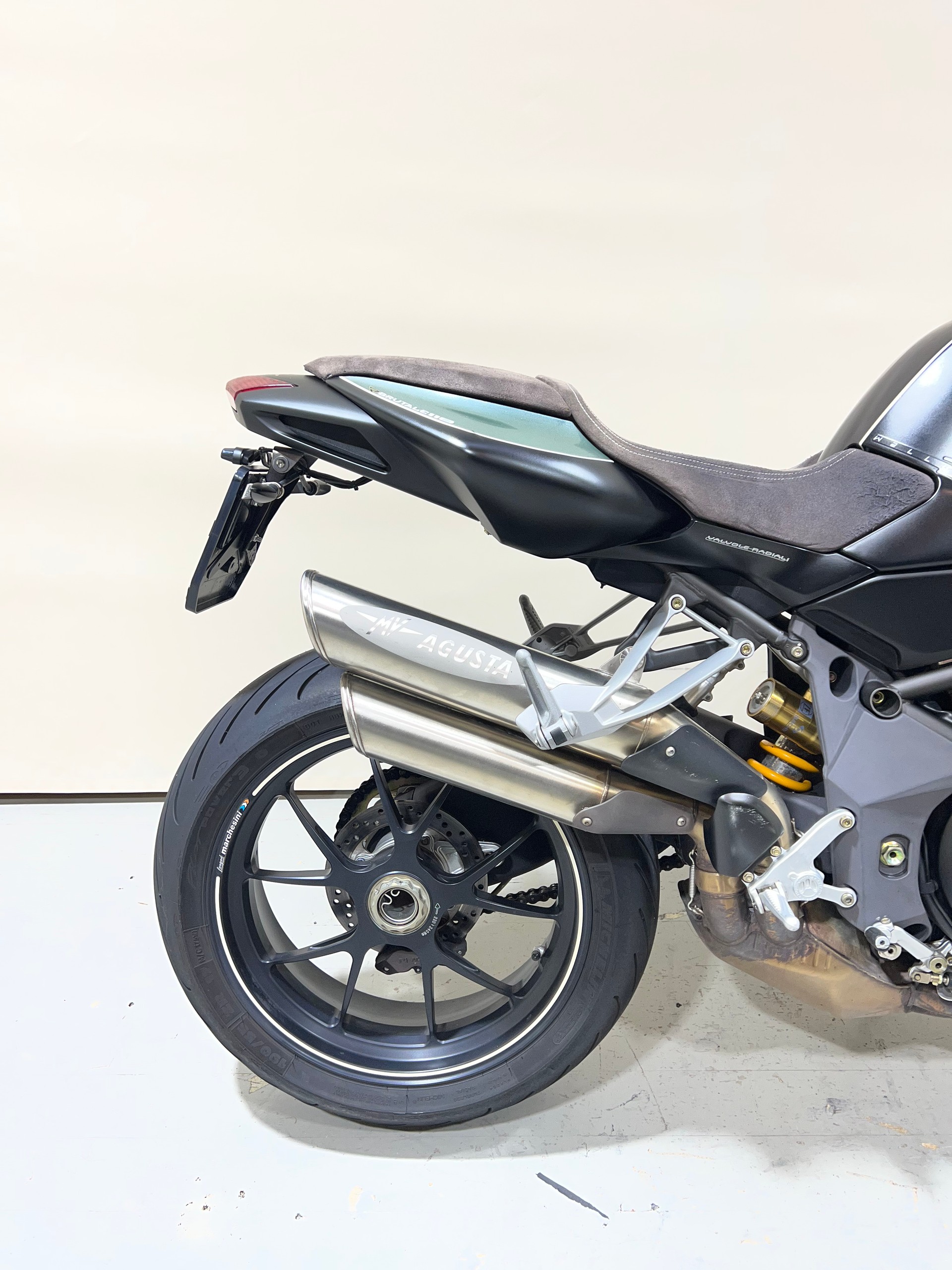 MV AGUSTA B4 Brutale 910 R - WALLY Limited 118 Stk.-showroom-element-3