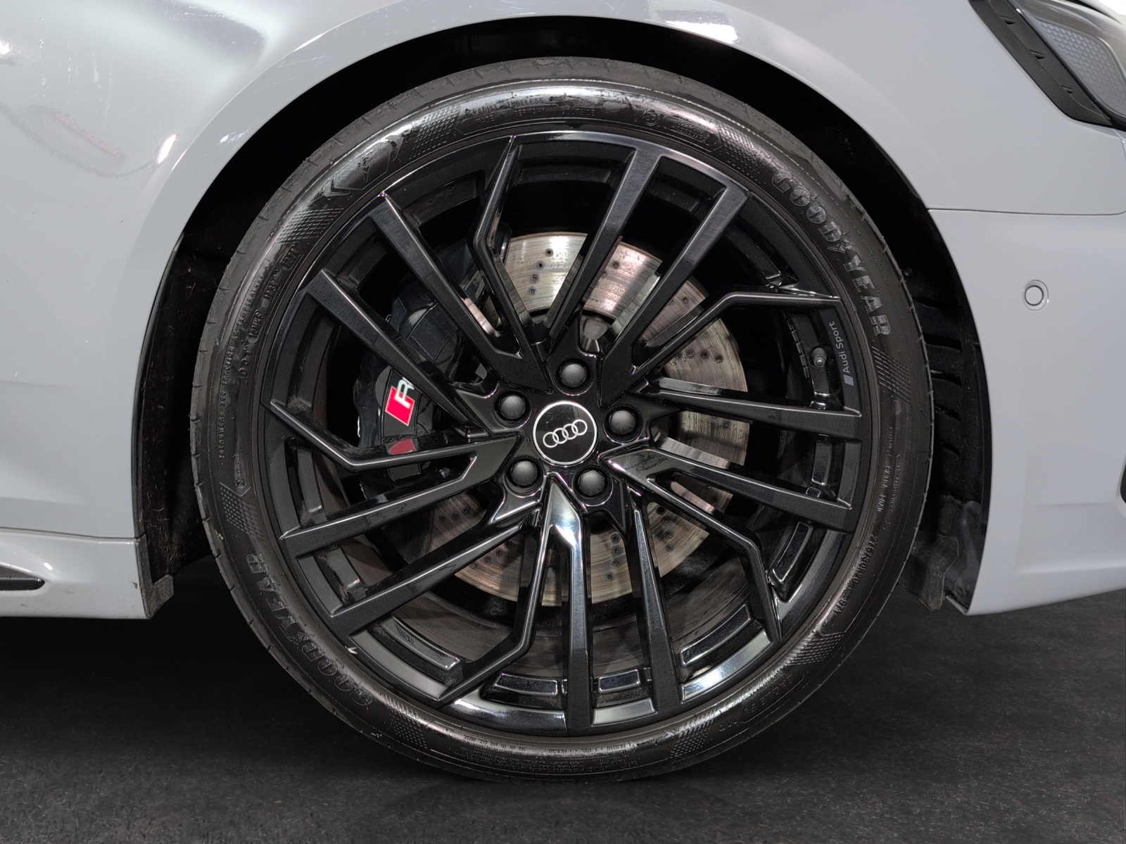 AUDI RS4 Avant quattro tiptronic-image-4