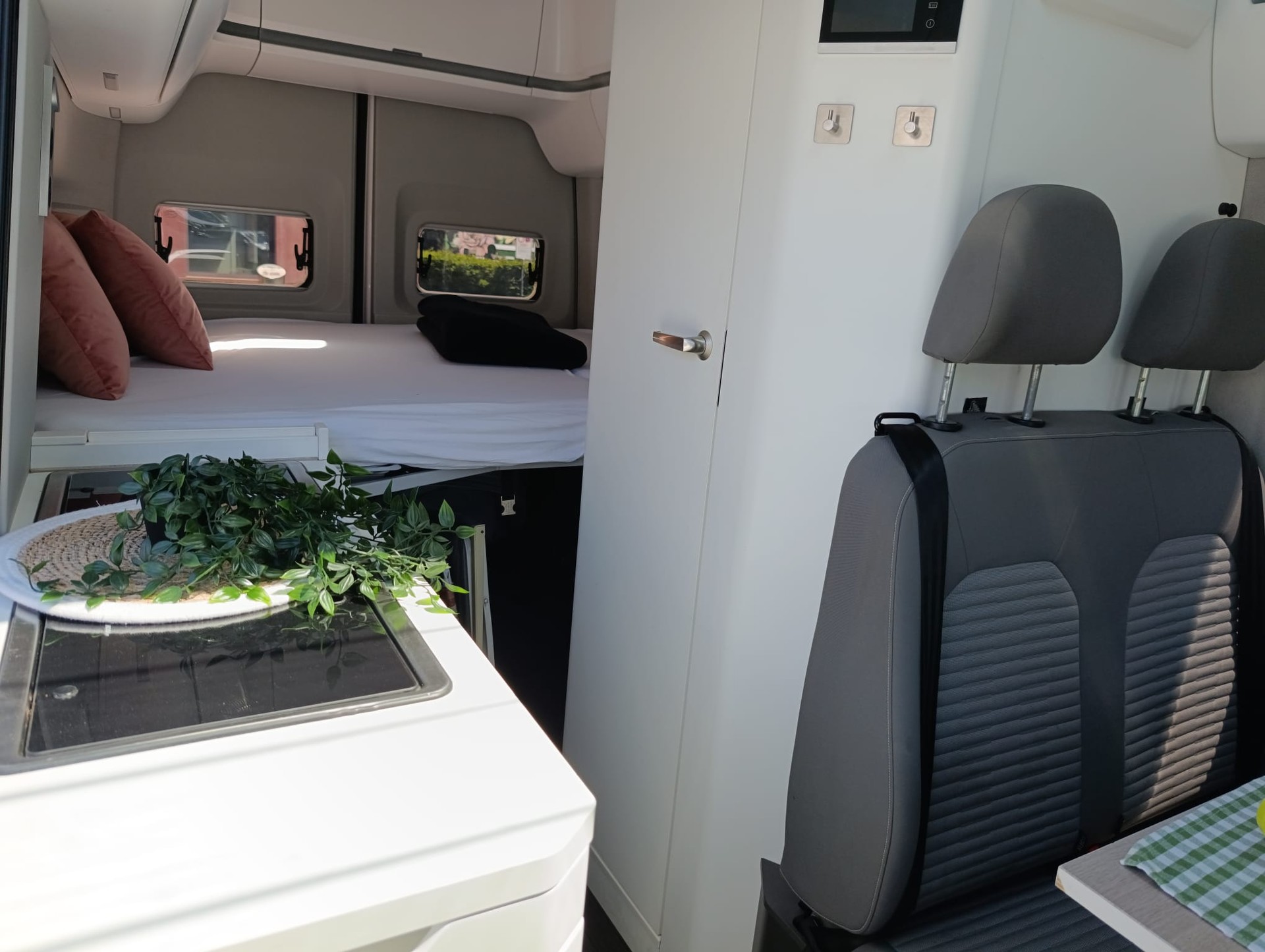 VW Crafter Grand California 600 ***Alltagstaugliches, echtes, vollwertiges Zuhause auf Rädern***-image-13