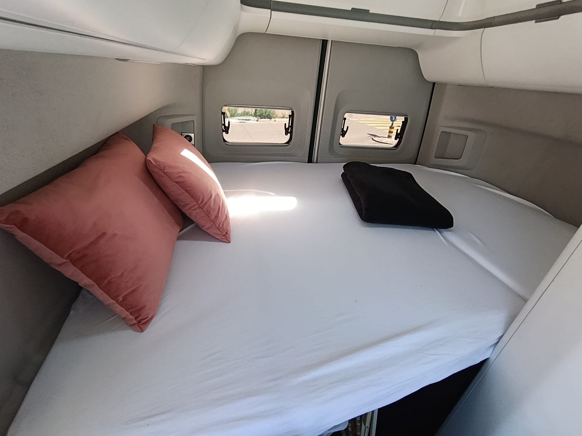 VW Crafter Grand California 600 ***Alltagstaugliches, echtes, vollwertiges Zuhause auf Rädern***-showroom-element-3