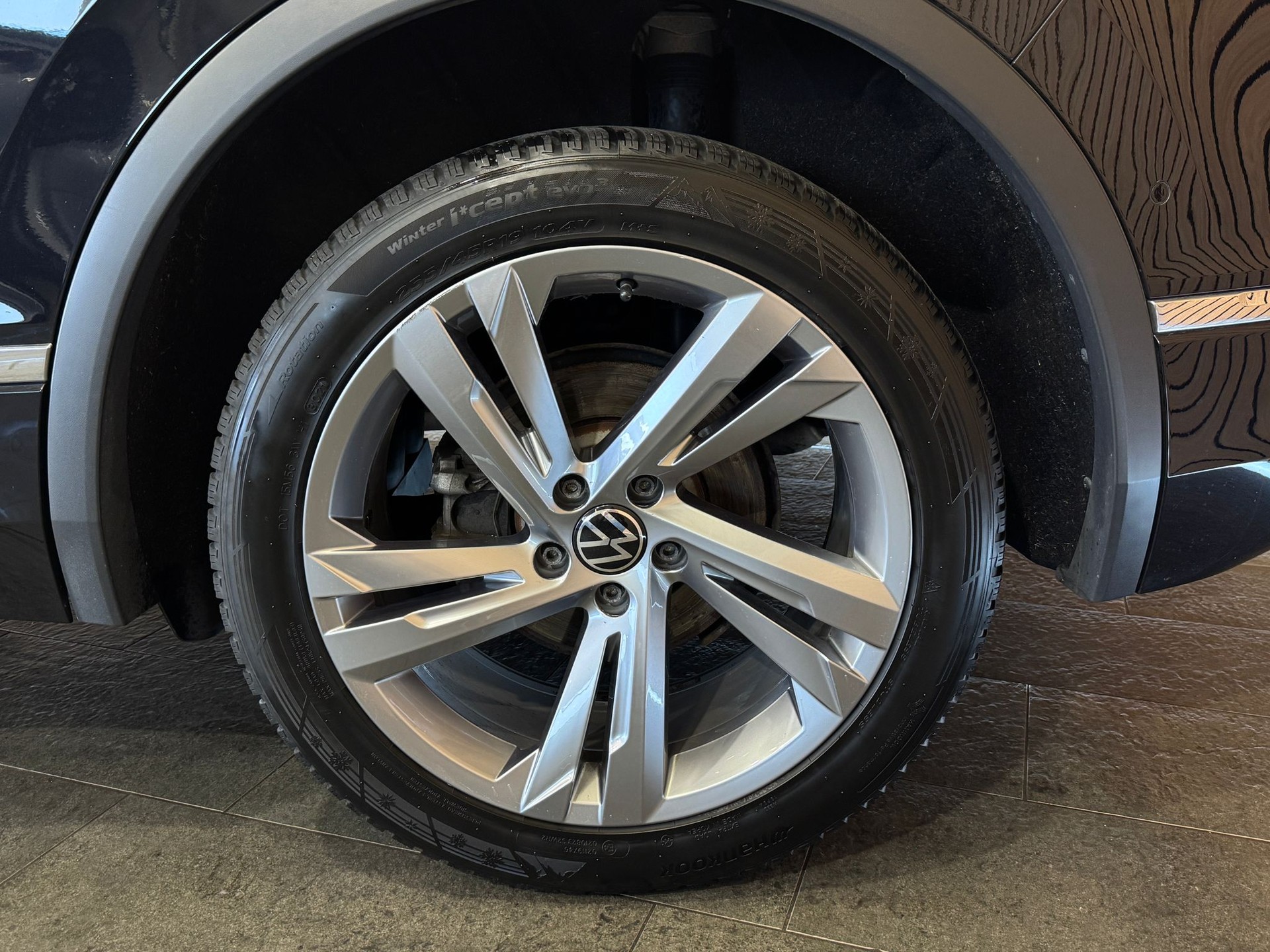 VW Tiguan 2.0 TDI SCR R-Line 4Motion DSG-image-9