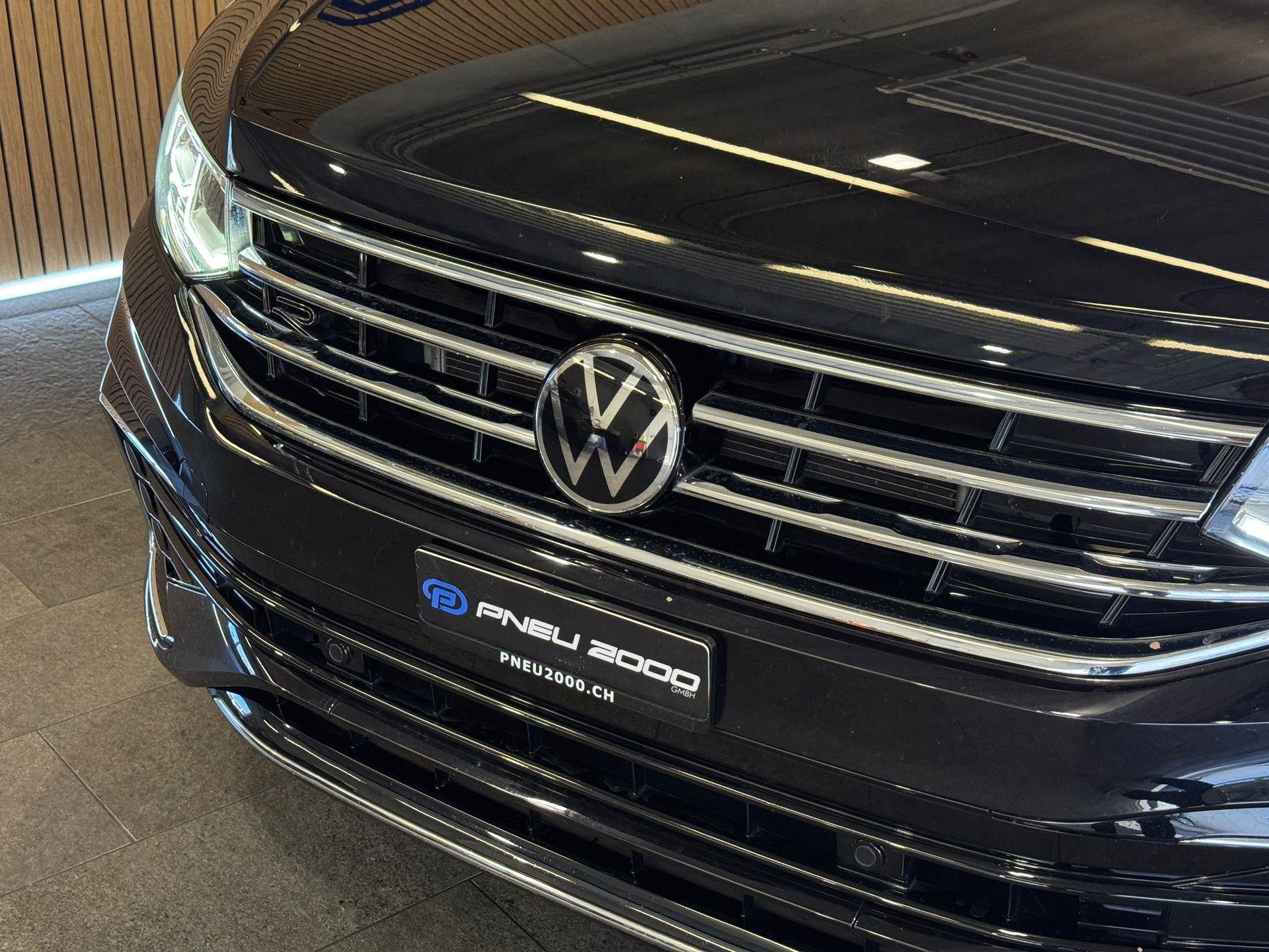 VW Tiguan 2.0 TDI SCR R-Line 4Motion DSG-image-2