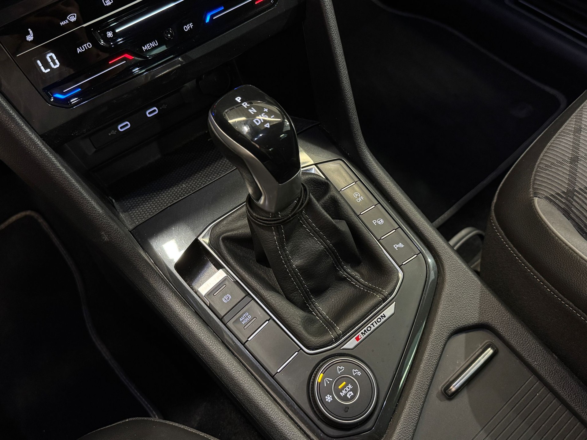 VW Tiguan 2.0 TDI SCR R-Line 4Motion DSG-image-17