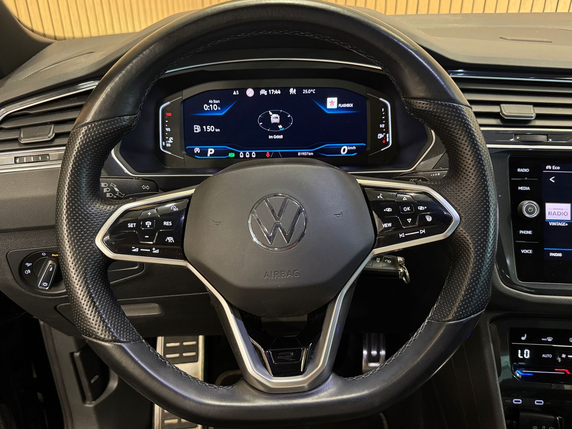 VW Tiguan 2.0 TDI SCR R-Line 4Motion DSG-image-12