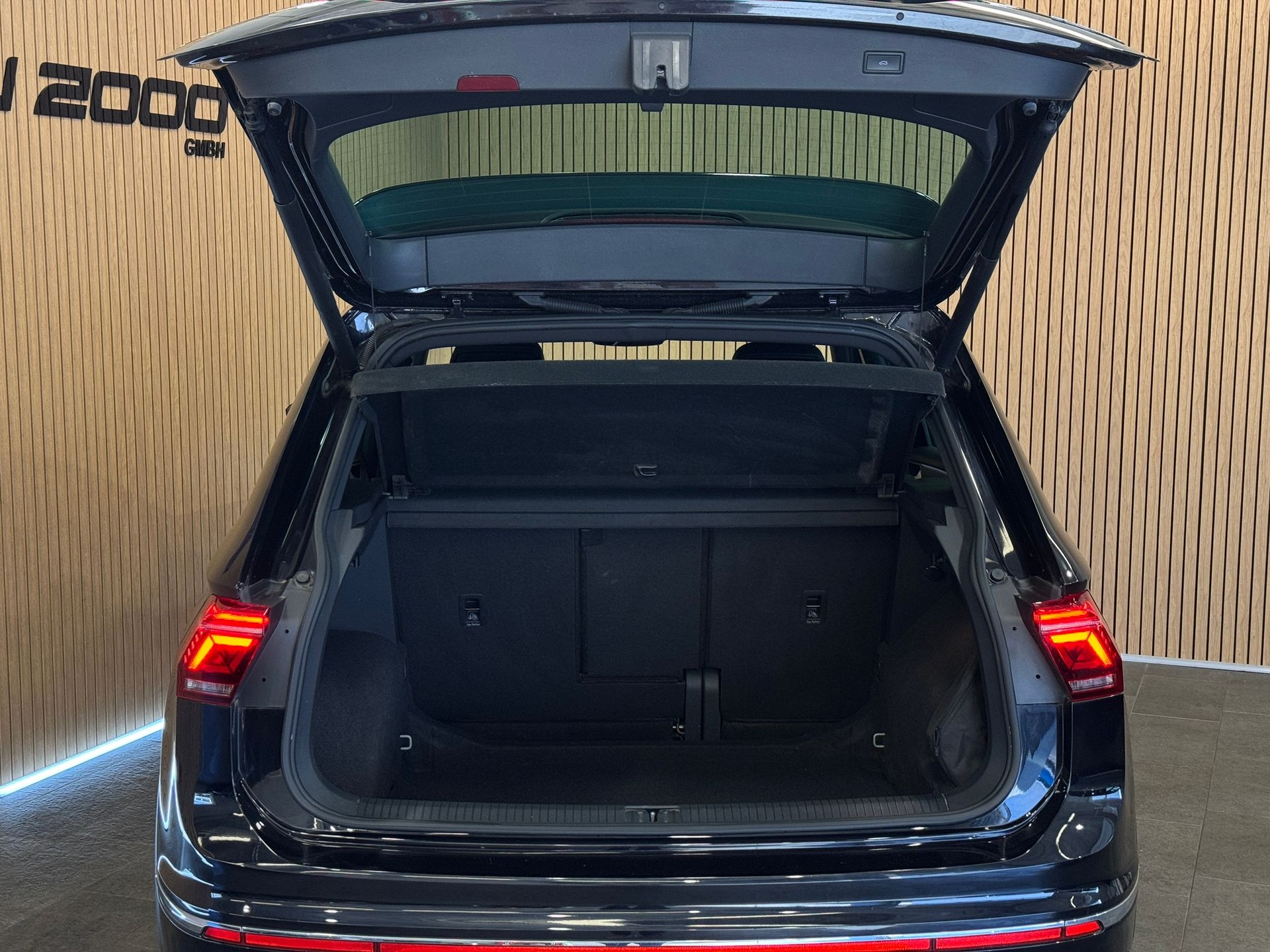 VW Tiguan 2.0 TDI SCR R-Line 4Motion DSG-image-7