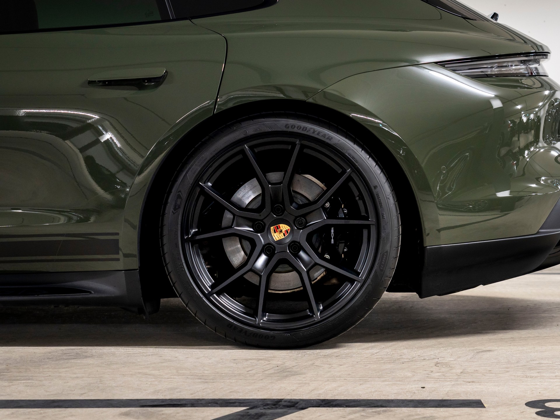 PORSCHE Taycan Sport Turismo GTS 104kWh-image-10