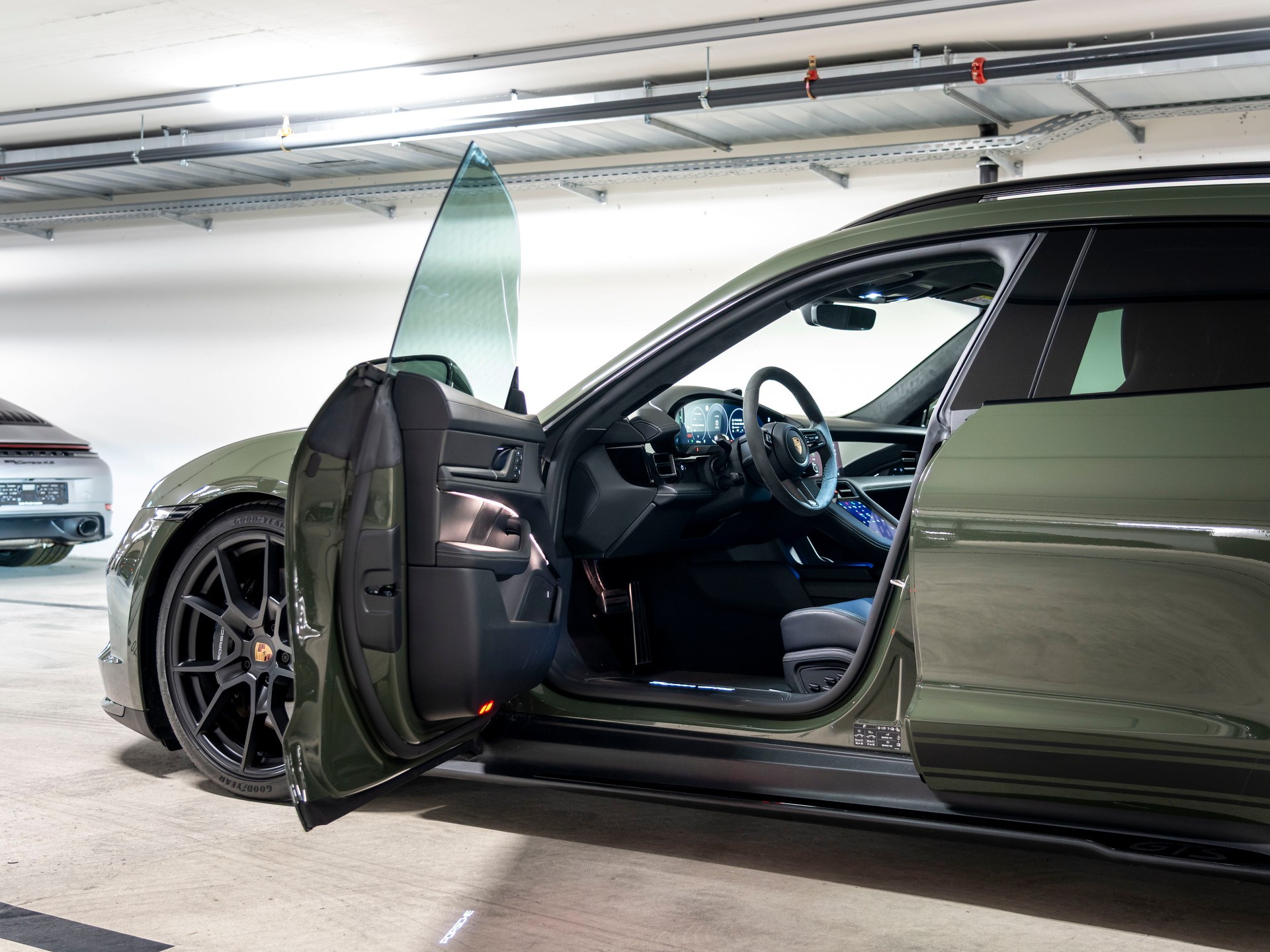 PORSCHE Taycan Sport Turismo GTS 104kWh-image-11