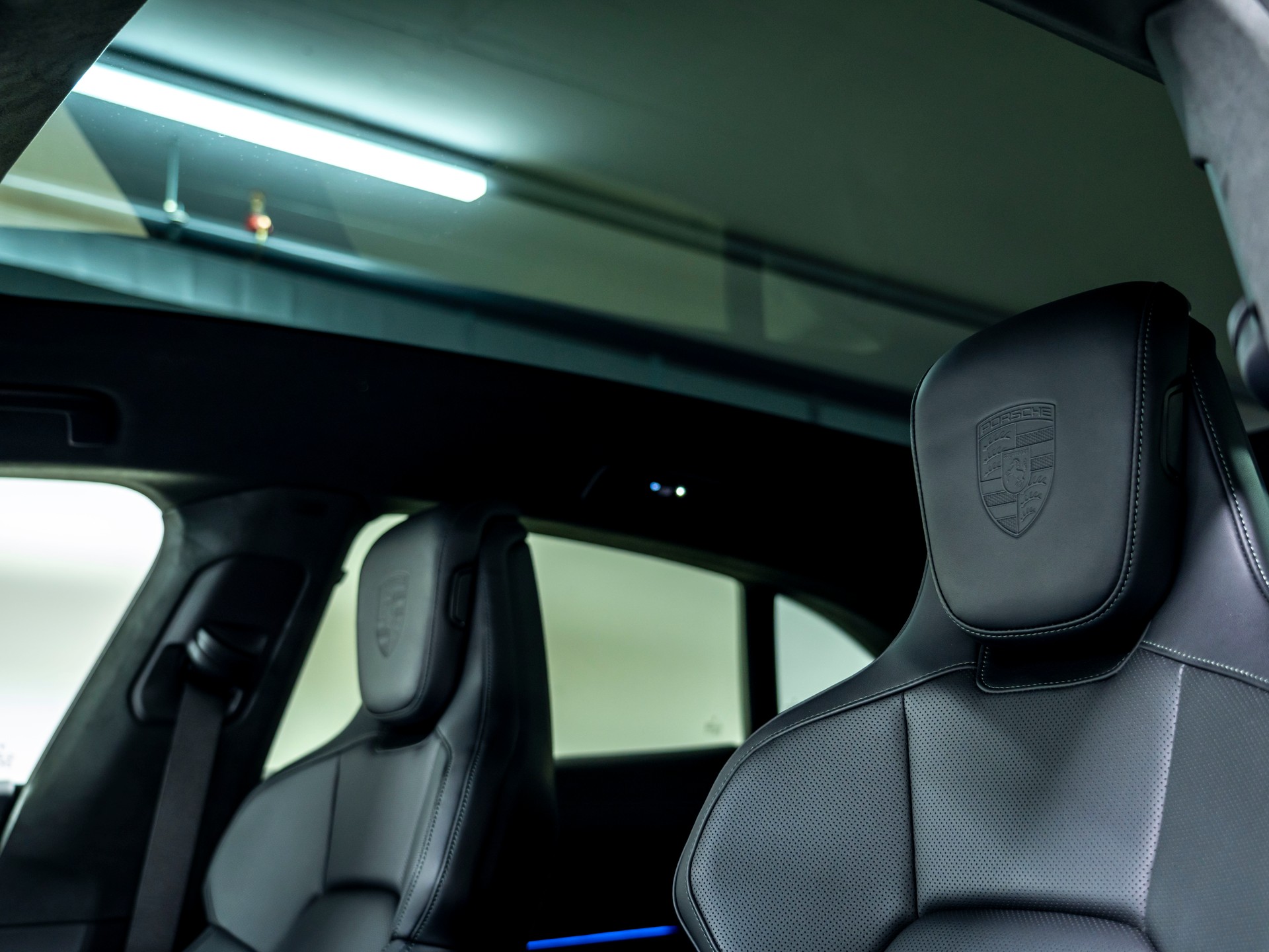 PORSCHE Taycan Sport Turismo GTS 104kWh-image-15