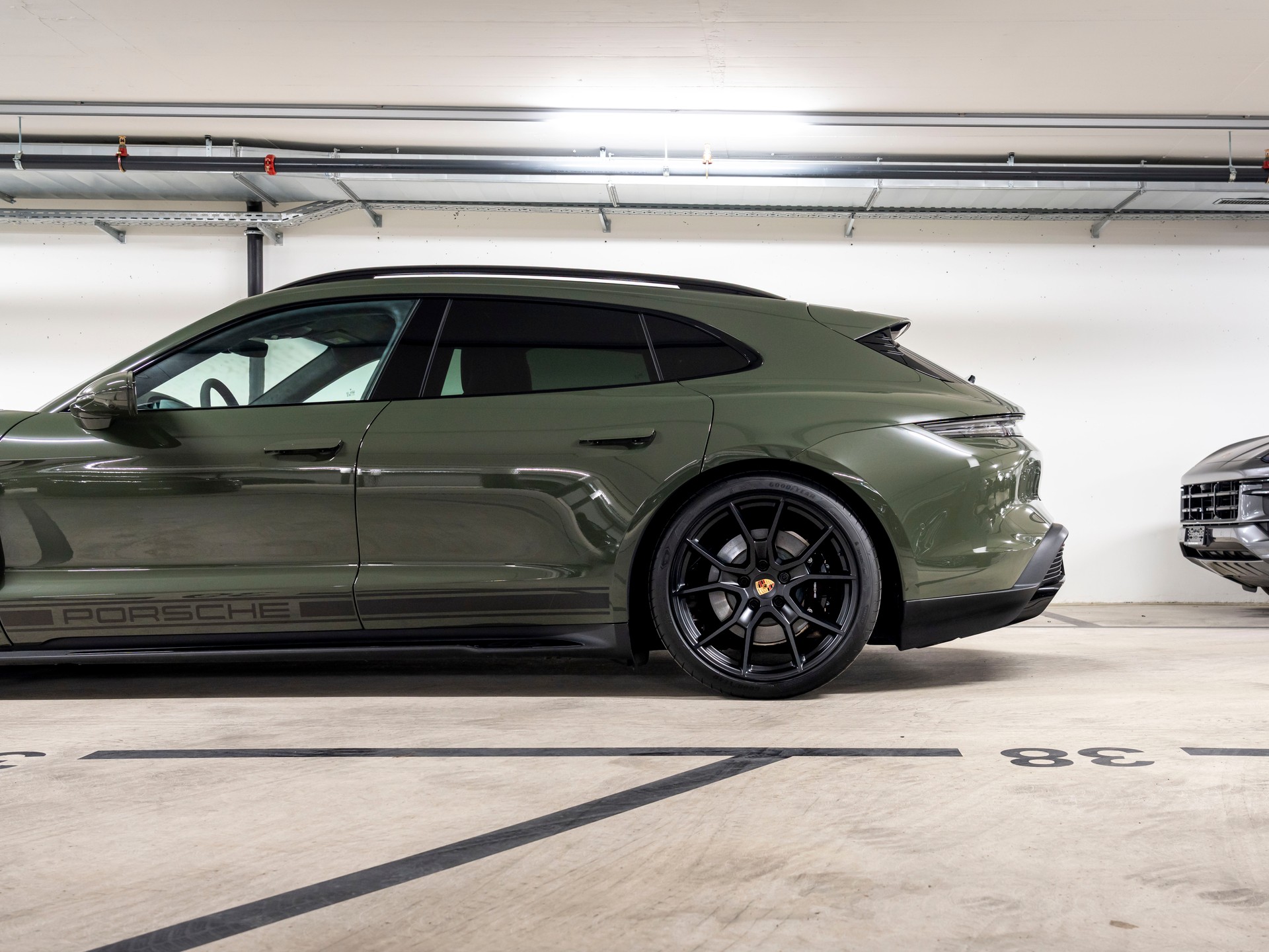 PORSCHE Taycan Sport Turismo GTS 104kWh-image-8