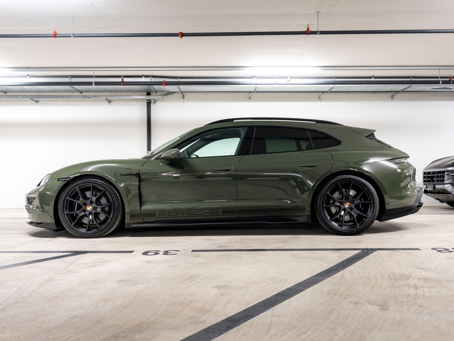 PORSCHE Taycan Sport Turismo GTS 104kWh-showroom-element-1