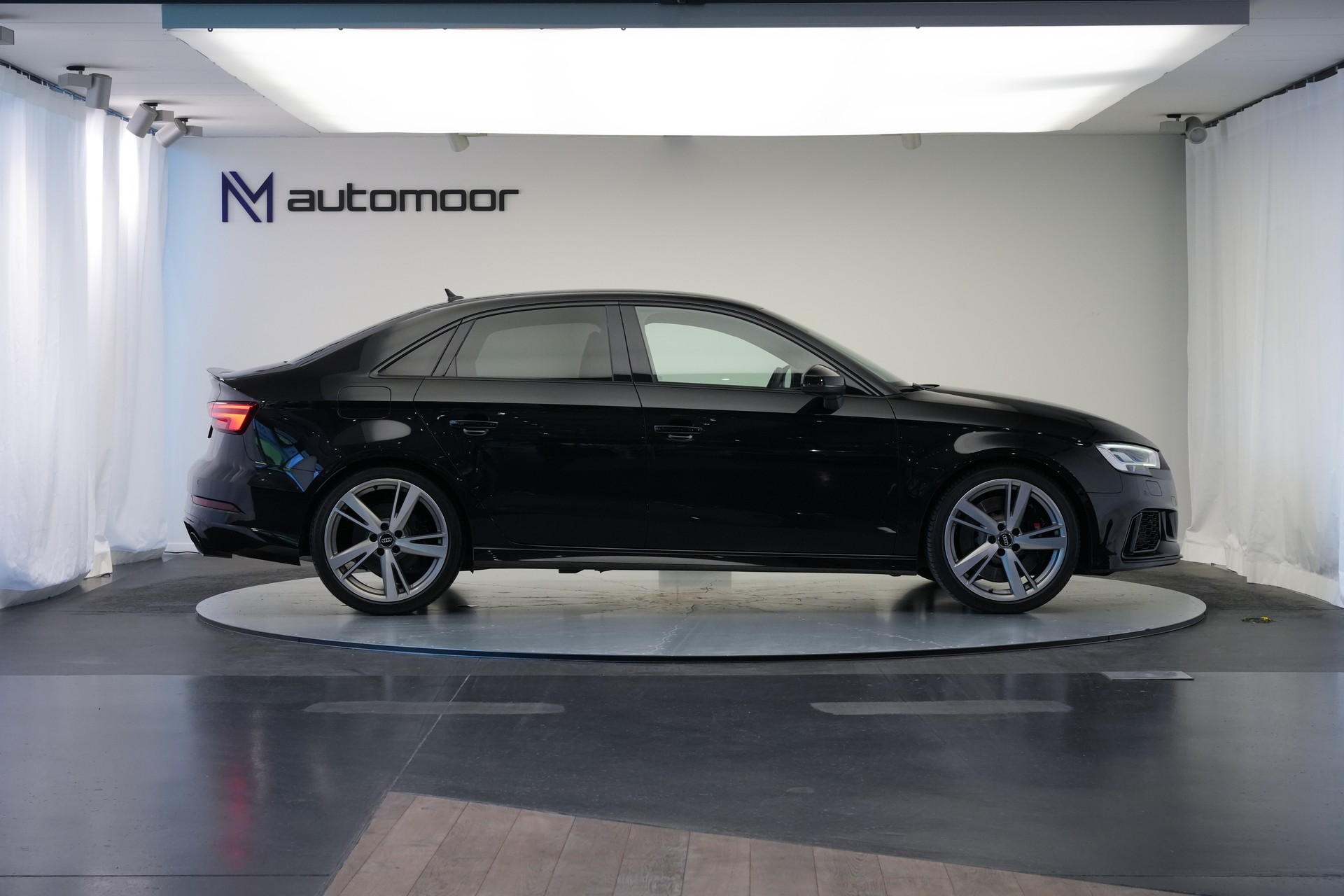 AUDI RS3 Limousine 2.5 TSI quattro S-tronic *Sportsitze* *Assistenzpaket*-showroom-element-3