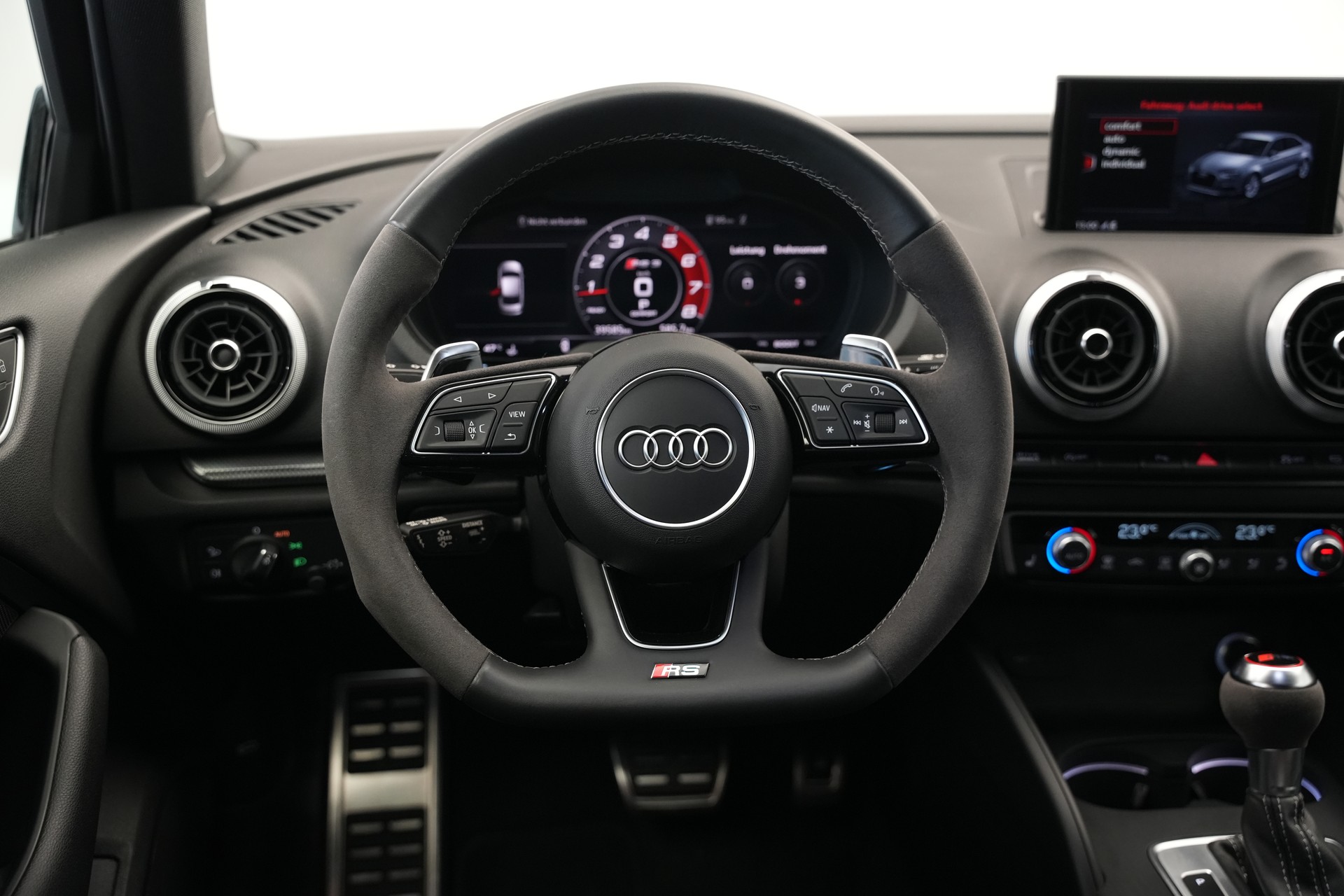 AUDI RS3 Limousine 2.5 TSI quattro S-tronic *Sportsitze* *Assistenzpaket* *B&O*-image-17