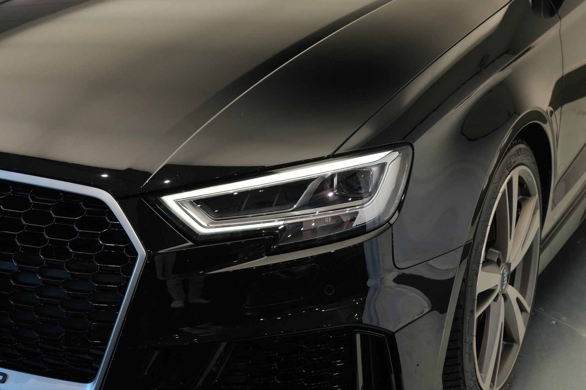 AUDI RS3 Limousine 2.5 TSI quattro S-tronic *Sportsitze* *Assistenzpaket* *B&O*-image-32