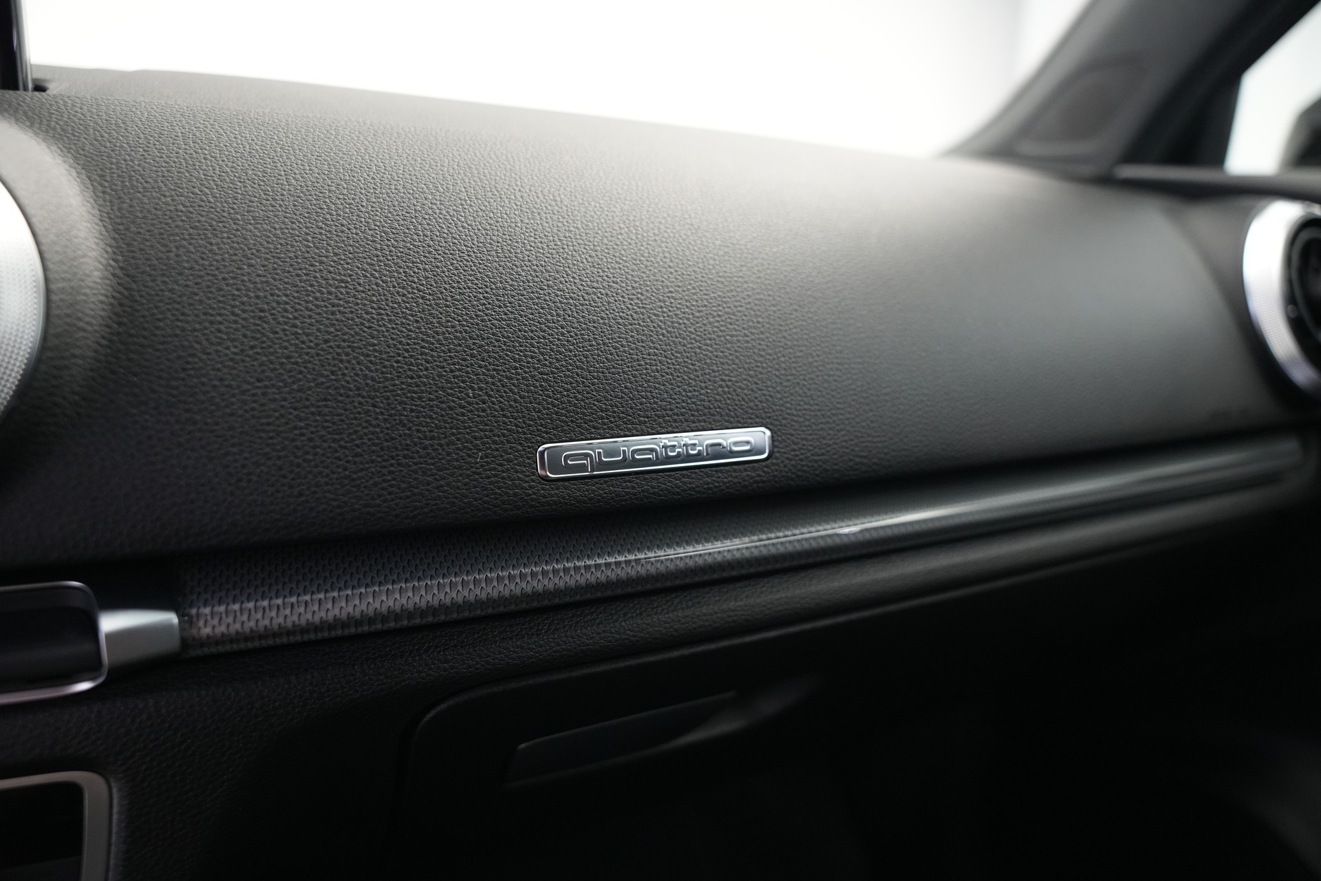 AUDI RS3 Limousine 2.5 TSI quattro S-tronic *Sportsitze* *Assistenzpaket* *B&O*-image-27