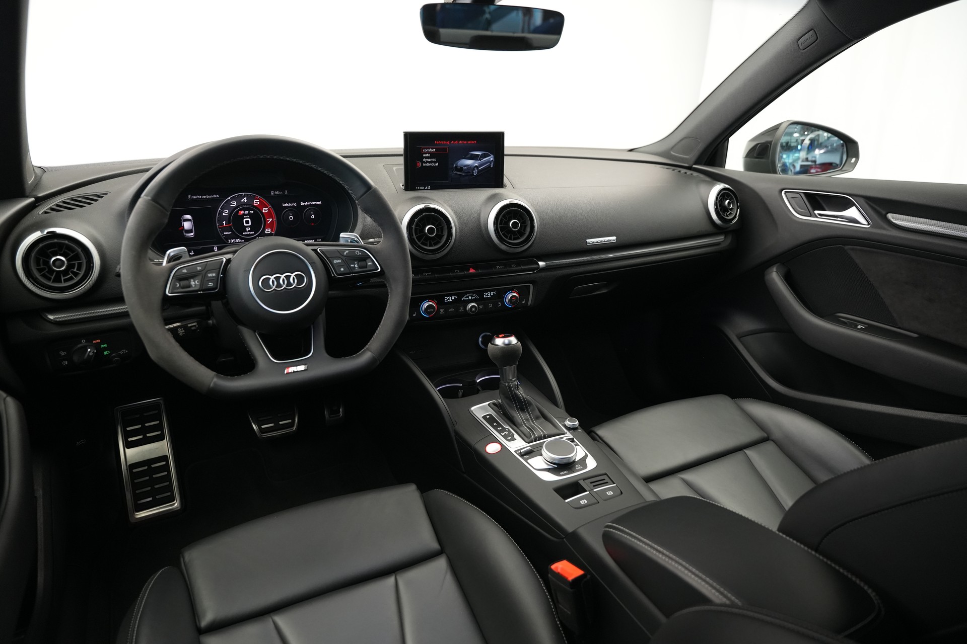 AUDI RS3 Limousine 2.5 TSI quattro S-tronic *Sportsitze* *Assistenzpaket* *B&O*-image-11