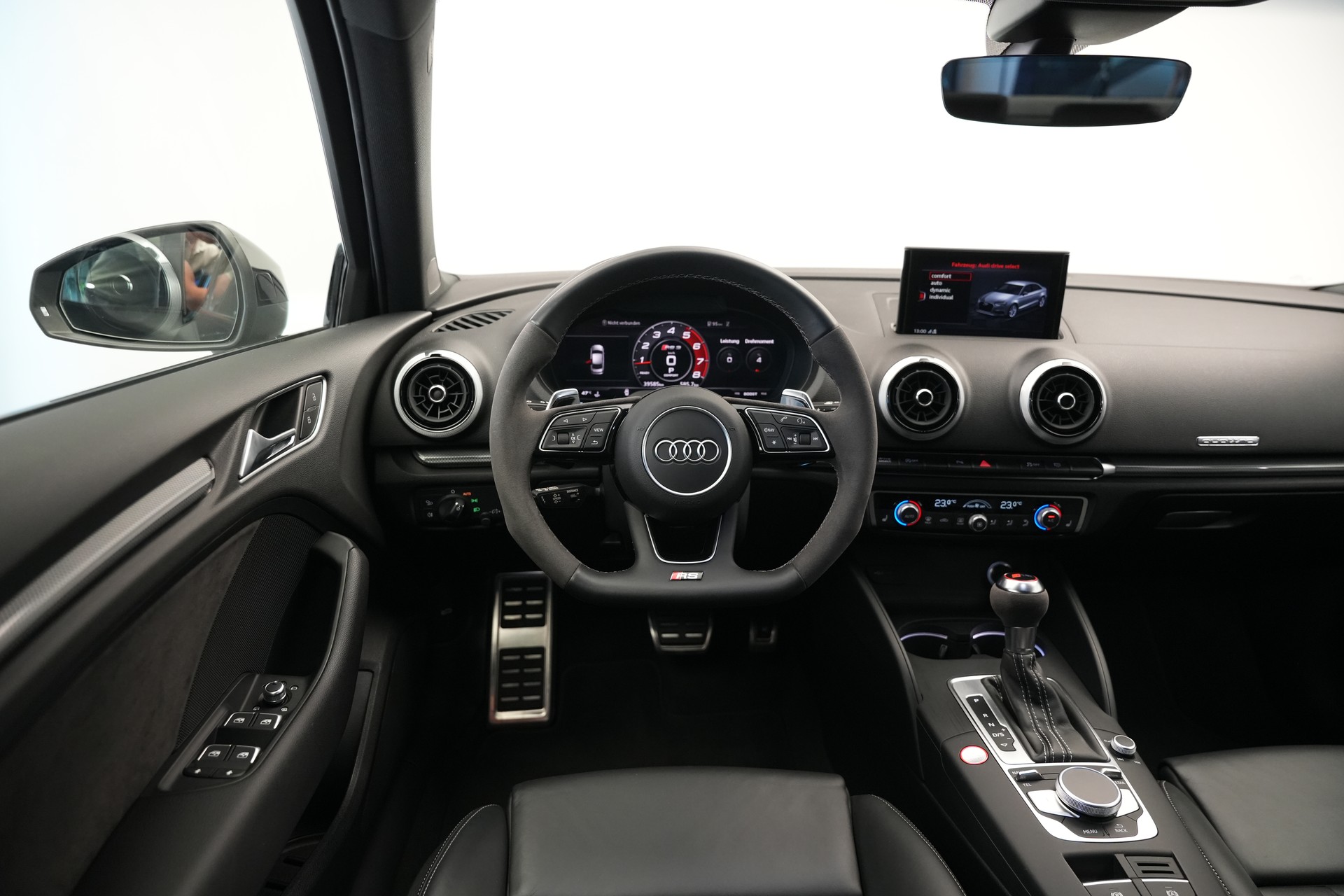 AUDI RS3 Limousine 2.5 TSI quattro S-tronic *Sportsitze* *Assistenzpaket* *B&O*-image-12