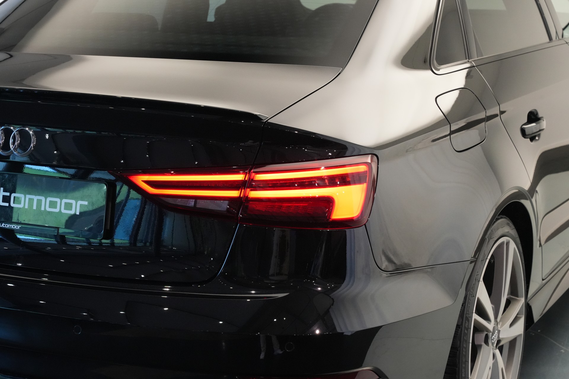 AUDI RS3 Limousine 2.5 TSI quattro S-tronic *Sportsitze* *Assistenzpaket* *B&O*-image-37