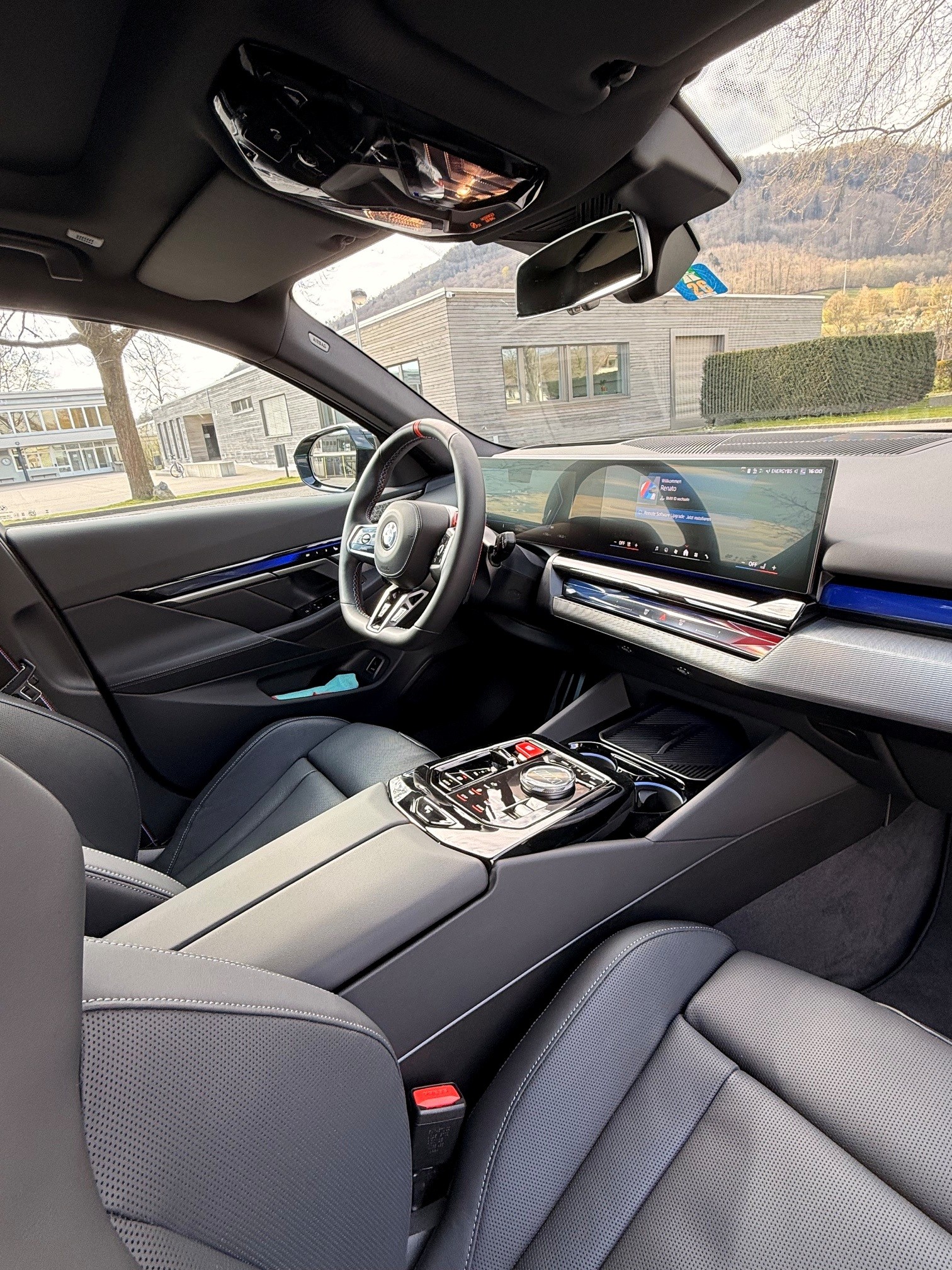BMW M5 xDrive Touring-image-4