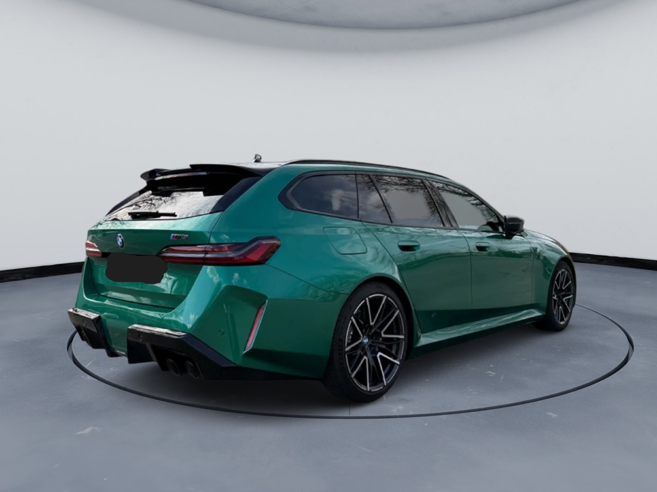 BMW M5 xDrive Touring-image-1