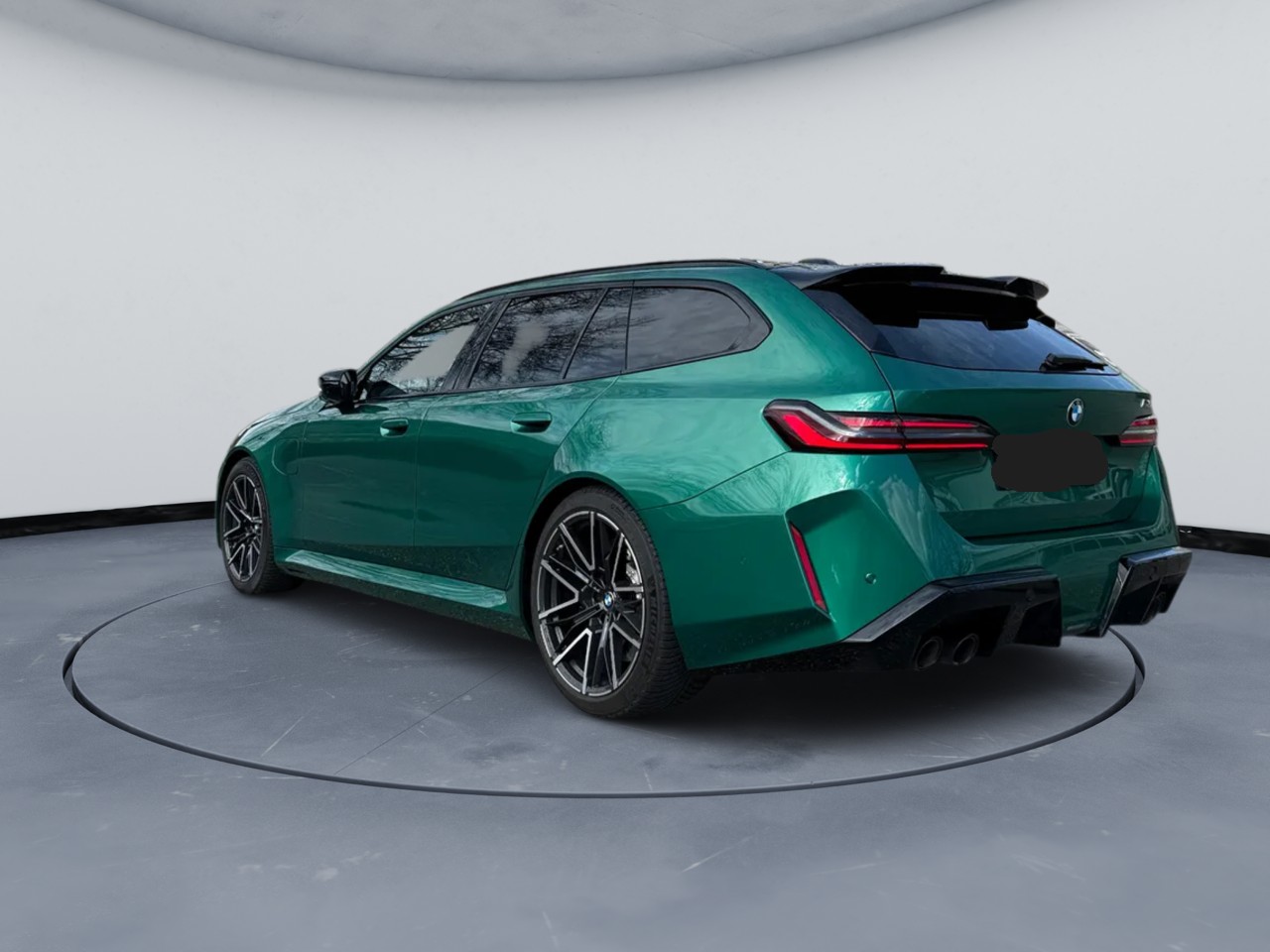 BMW M5 xDrive Touring-image-2