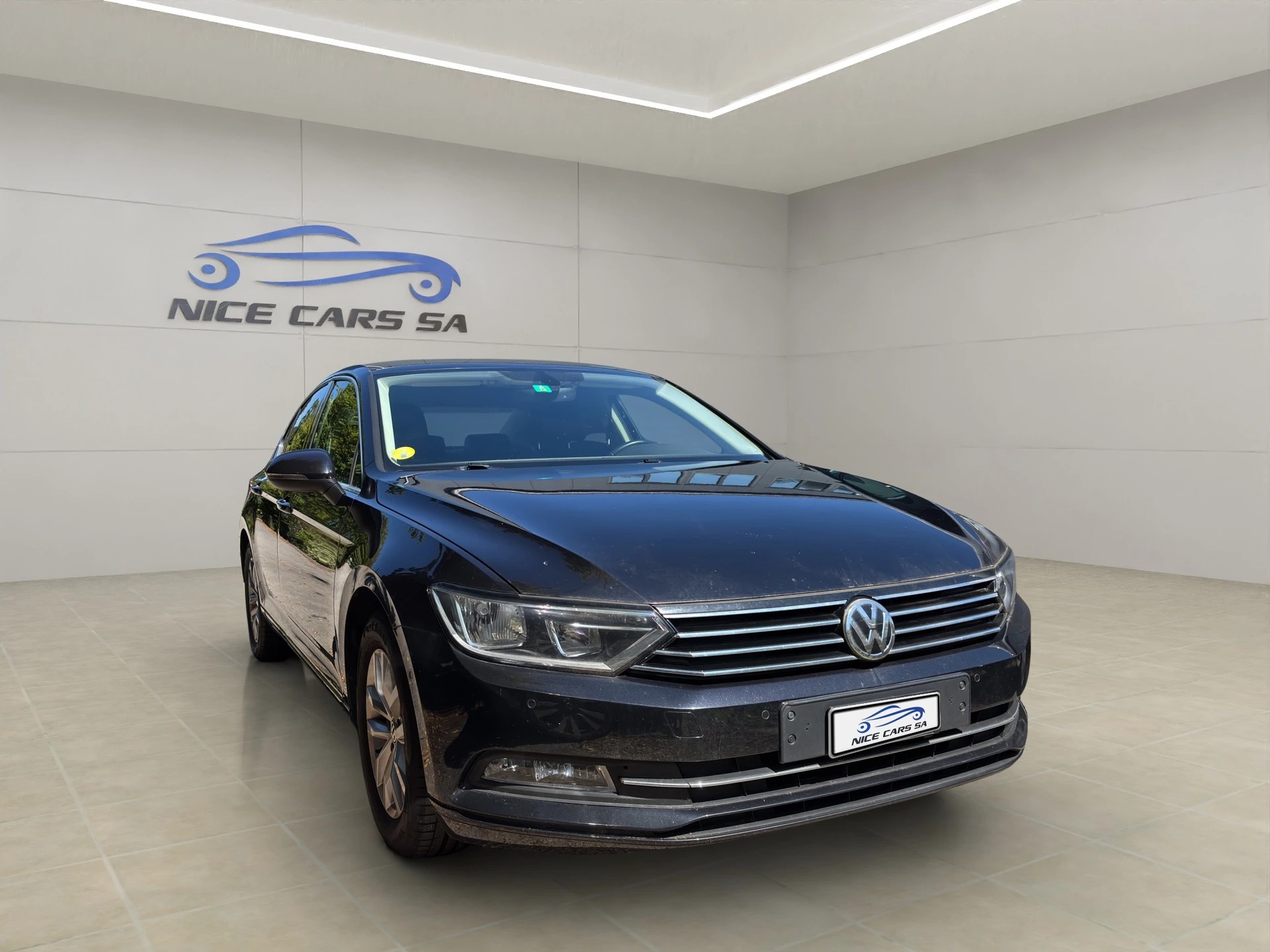 VW Passat 1.6 TDI BlM Trendline-image-1