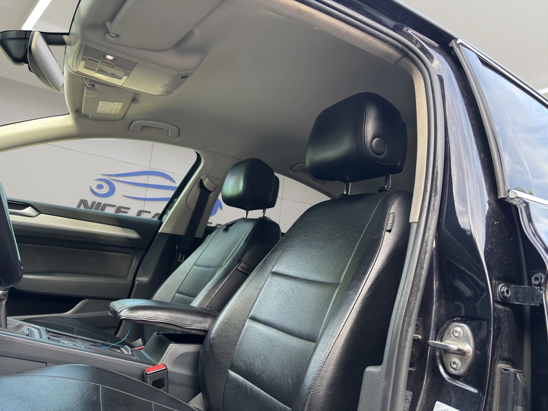 VW Passat 1.6 TDI BlM Trendline-image-10