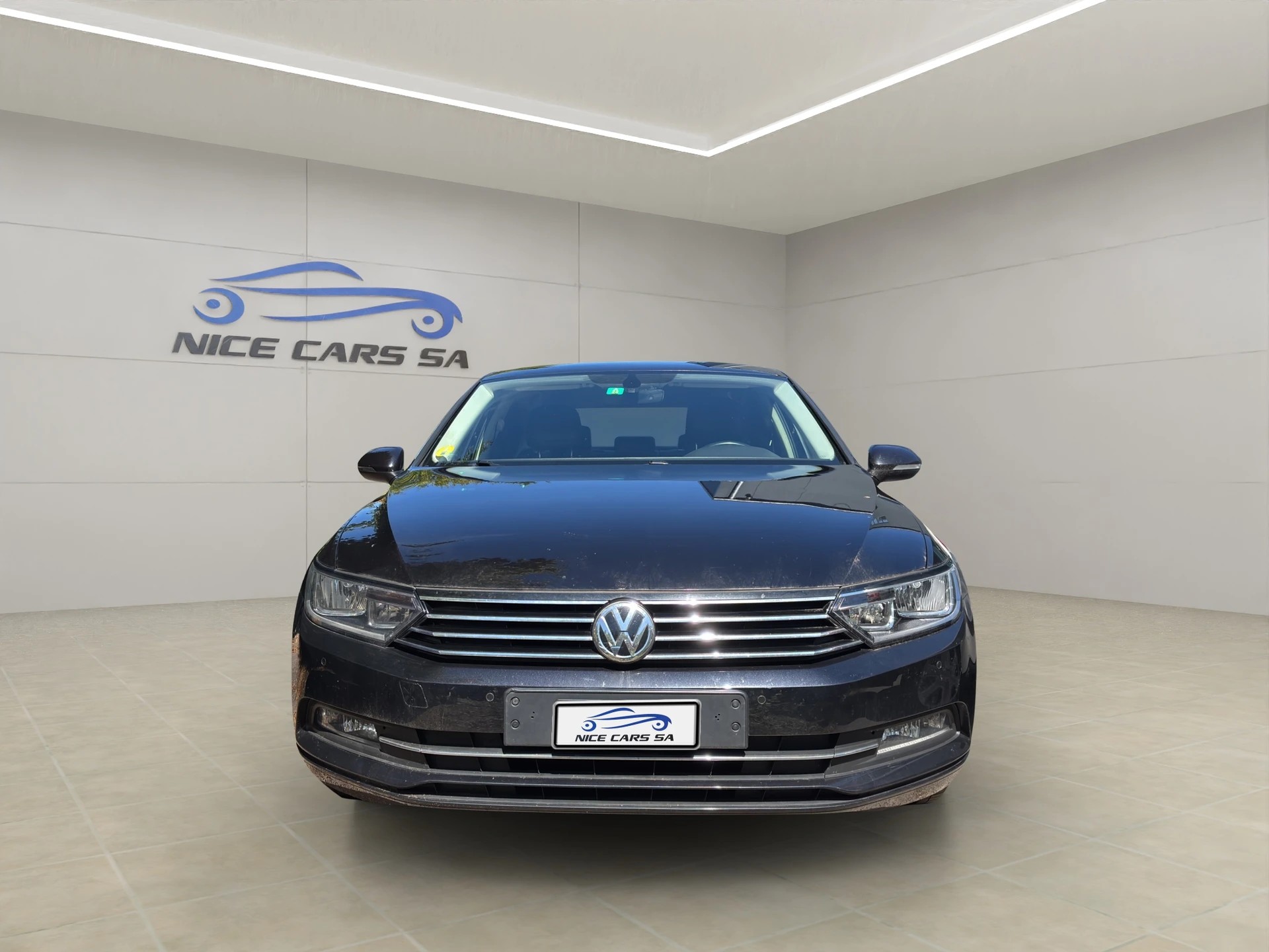 VW Passat 1.6 TDI BlM Trendline-image-2