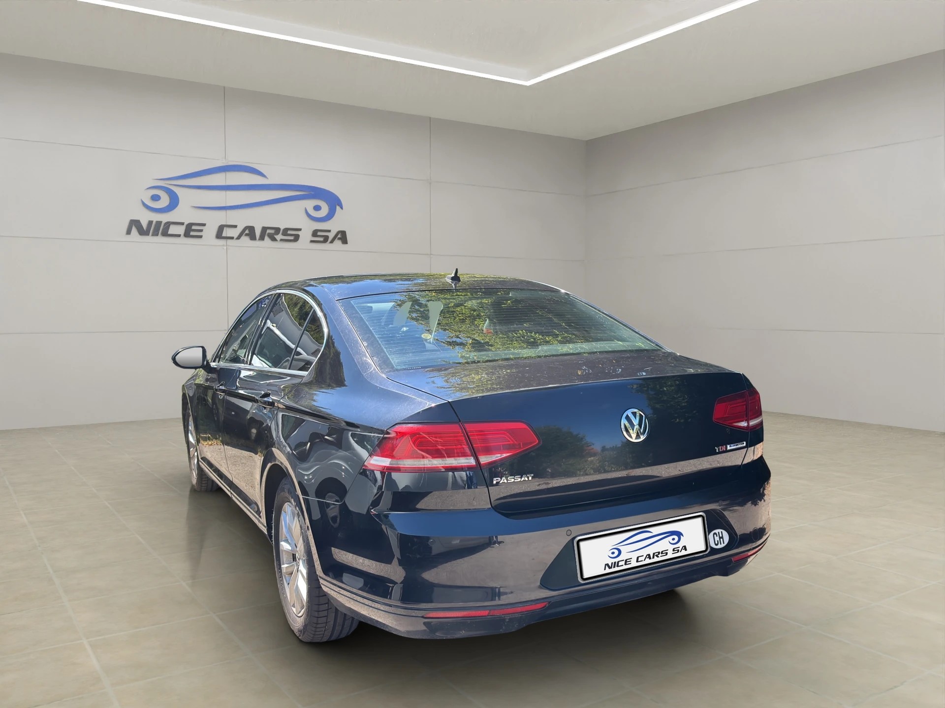 VW Passat 1.6 TDI BlM Trendline-image-3