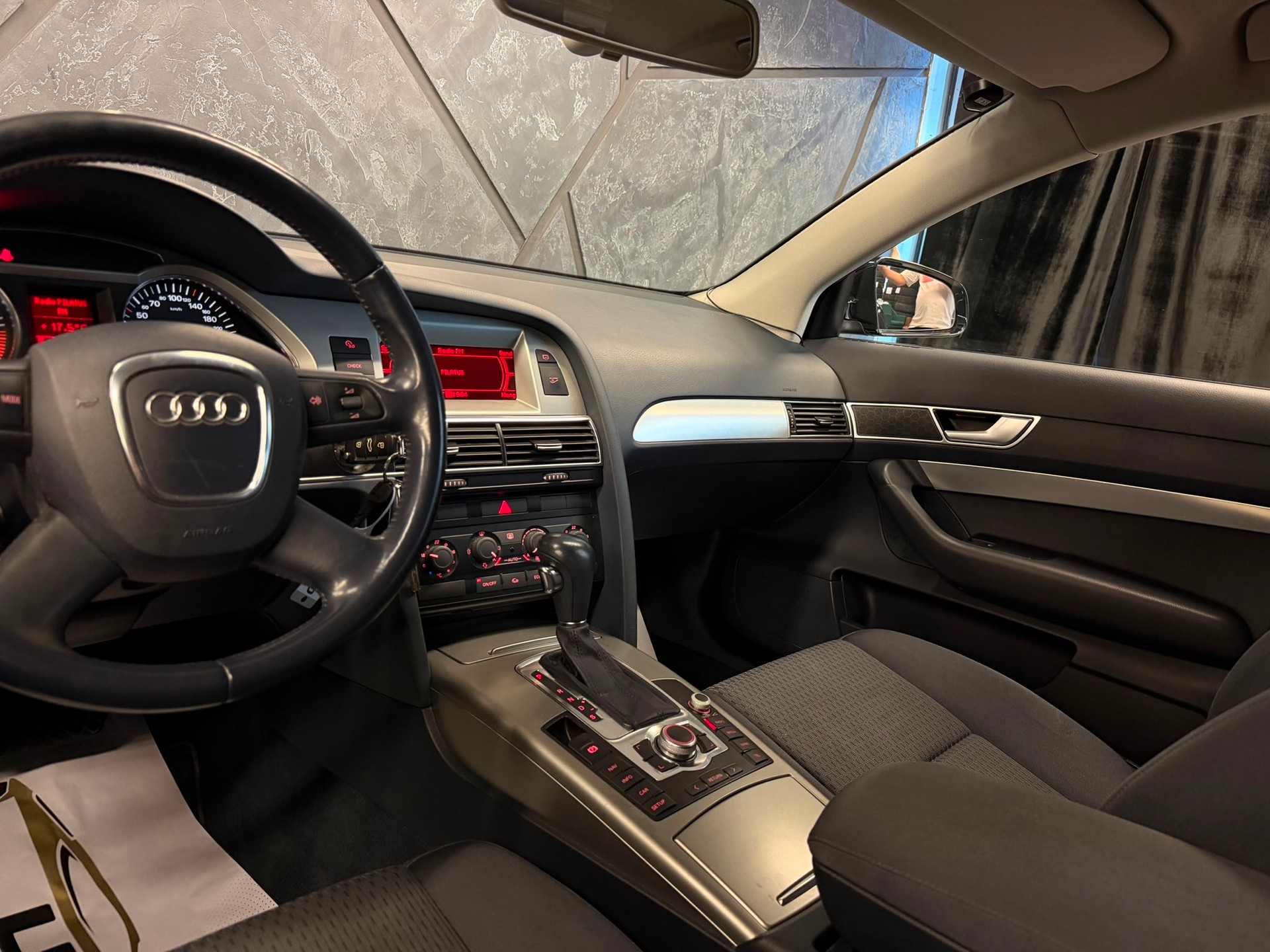 AUDI A6 Avant 2.4 V6 tiptronic-image-9
