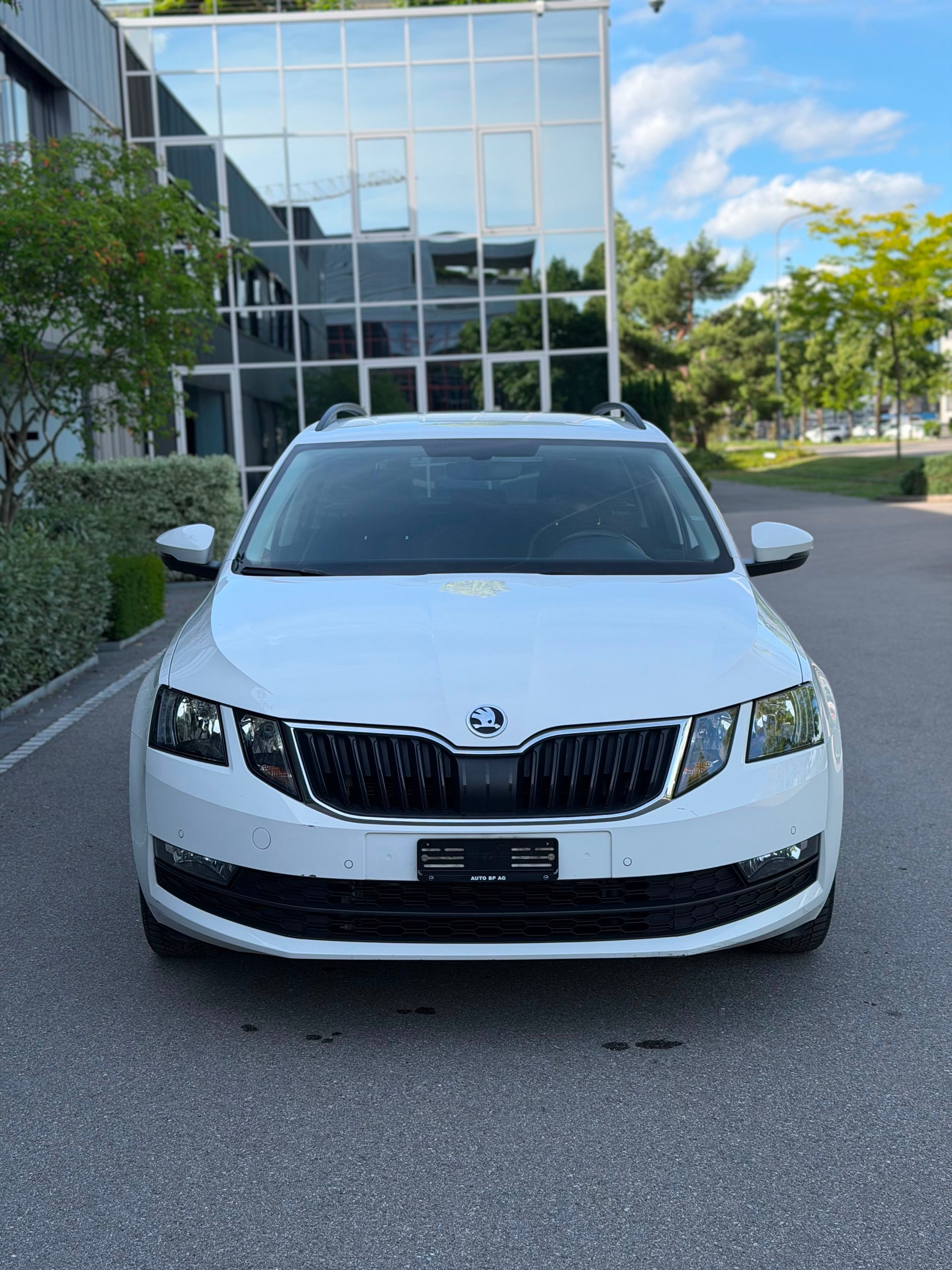 SKODA Octavia Combi 1.6 TDI Ambition 4x4-image-5