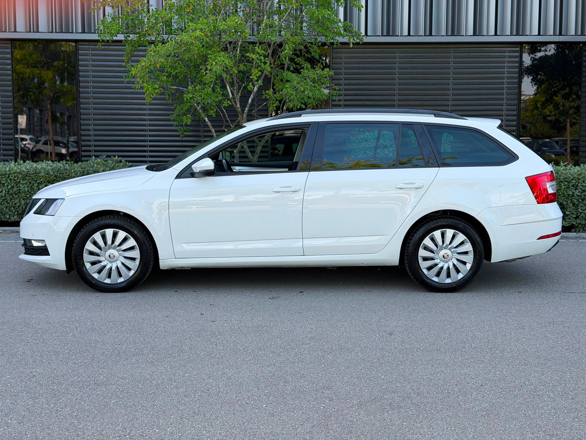 SKODA Octavia Combi 1.6 TDI Ambition 4x4-image-3