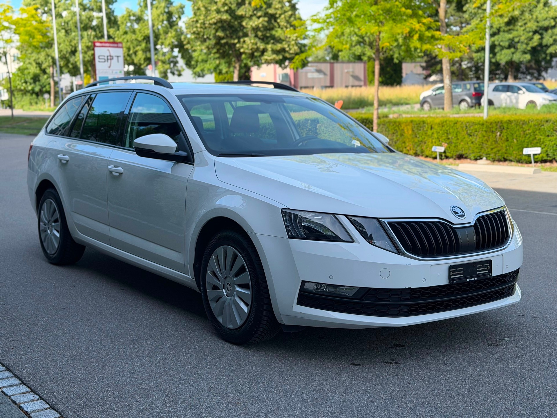 SKODA Octavia Combi 1.6 TDI Ambition 4x4-image-6