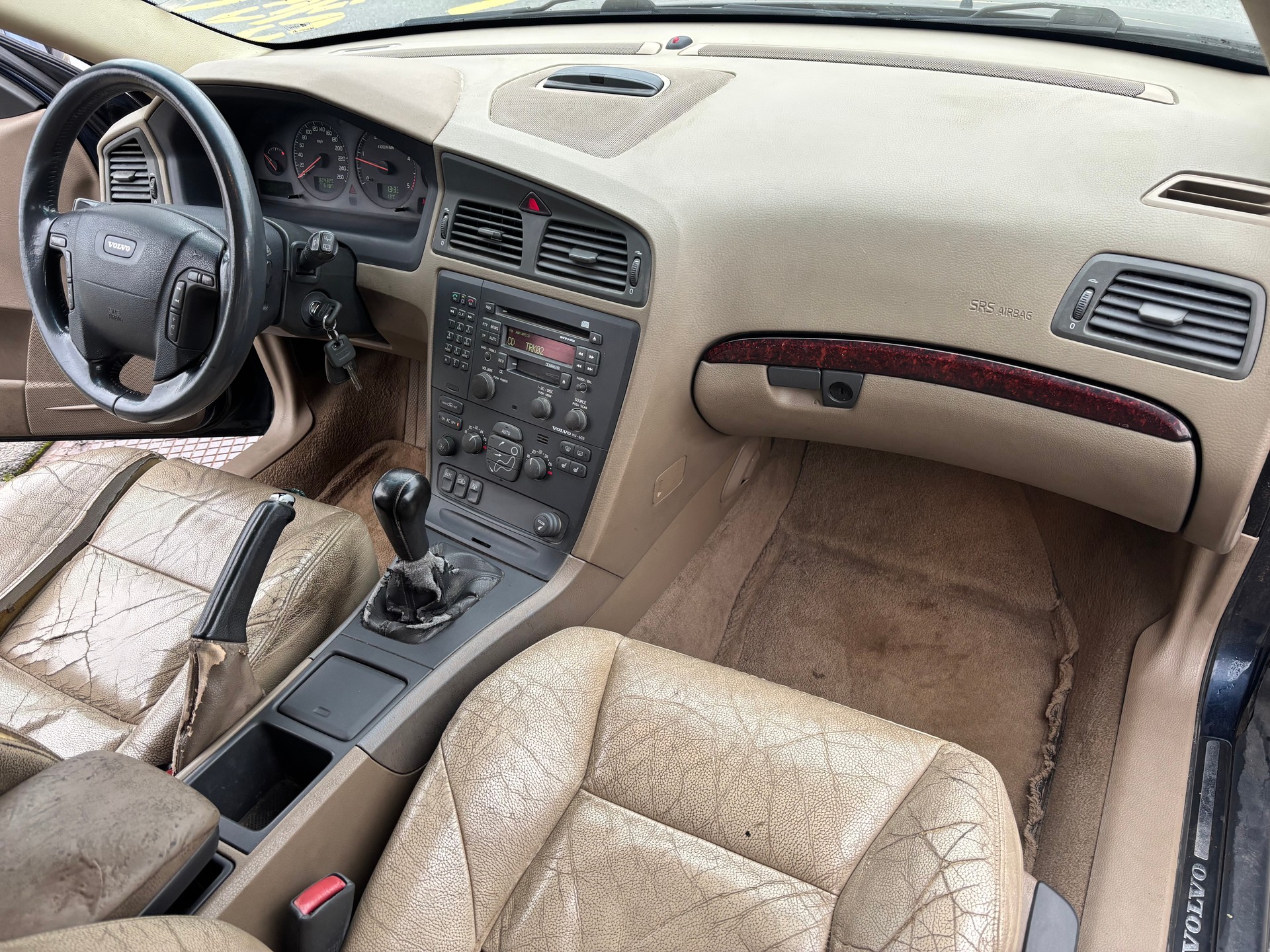 VOLVO V70 D5-image-11