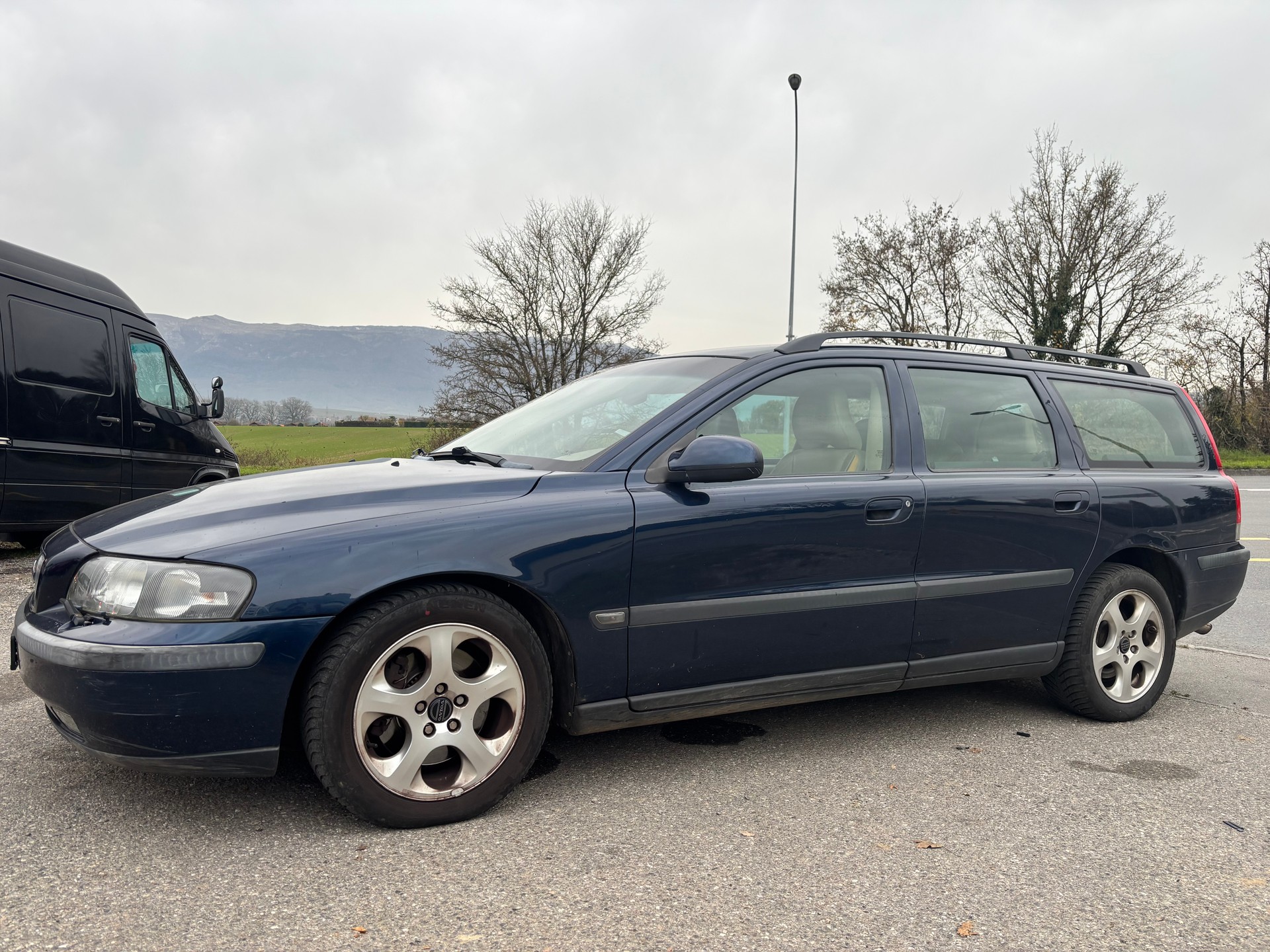 VOLVO V70 D5-image-2
