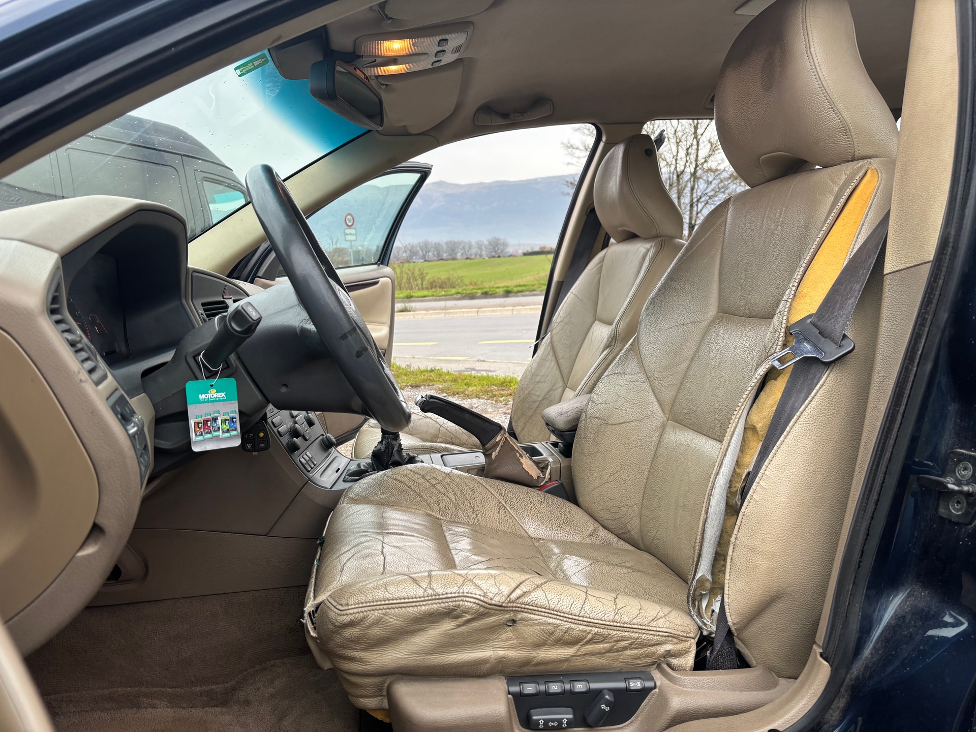VOLVO V70 D5-image-10
