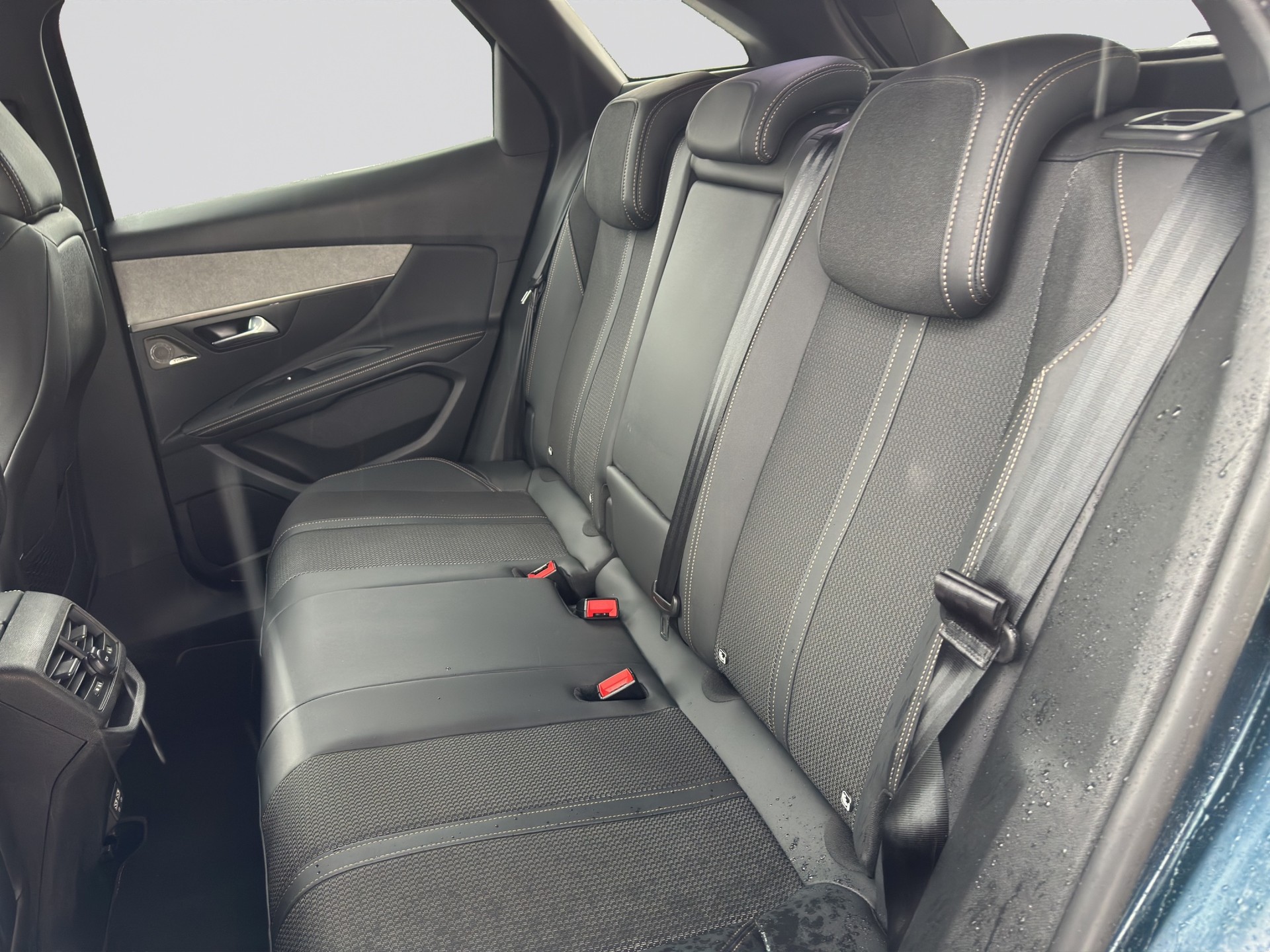 PEUGEOT 3008 1.2 PureTech GT EAT8-image-7