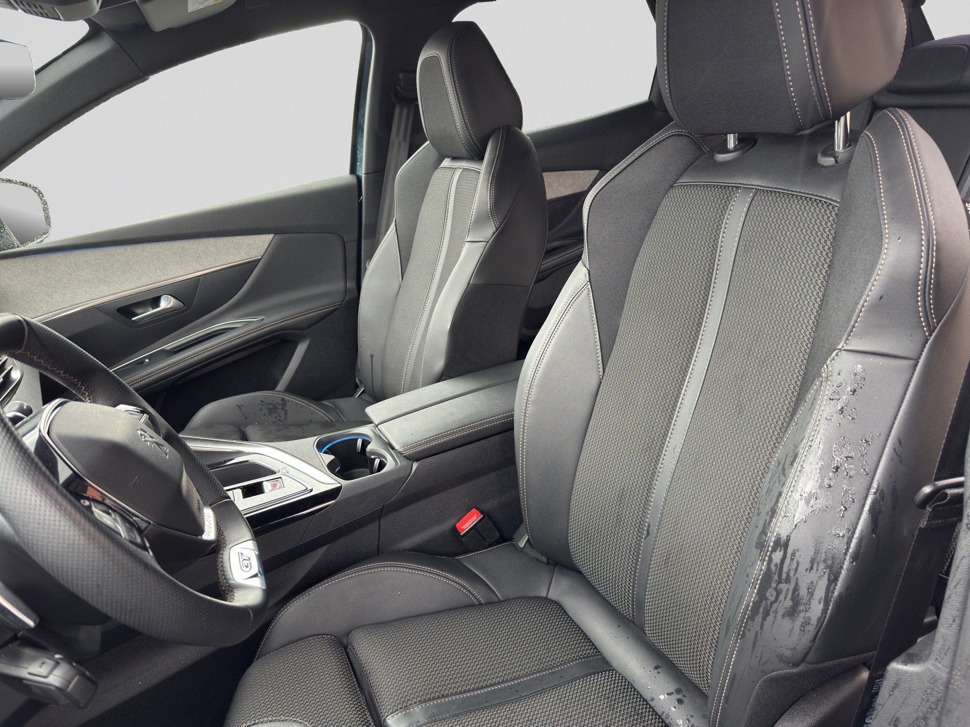 PEUGEOT 3008 1.2 PureTech GT EAT8-image-5