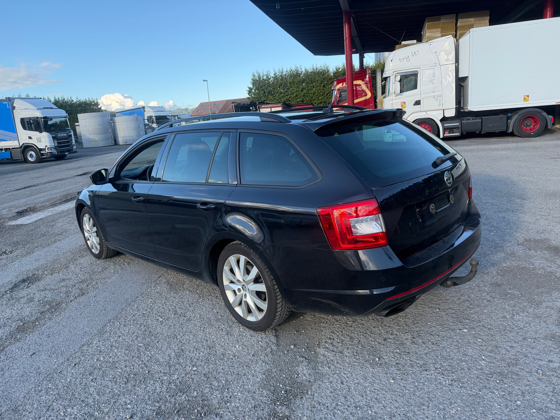 SKODA Octavia Combi 2.0 TSI RS-image-3