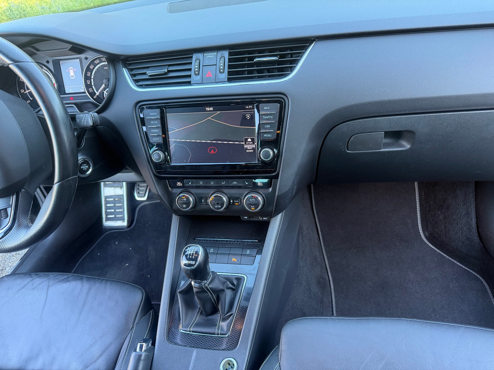 SKODA Octavia Combi 2.0 TSI RS-image-5