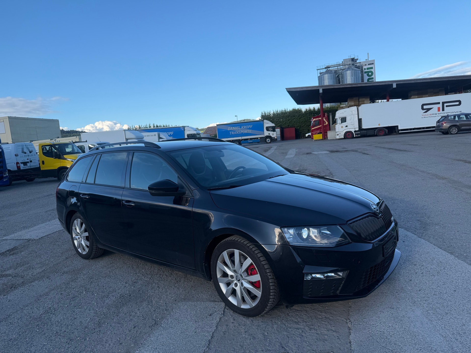 SKODA Octavia Combi 2.0 TSI RS-image-2