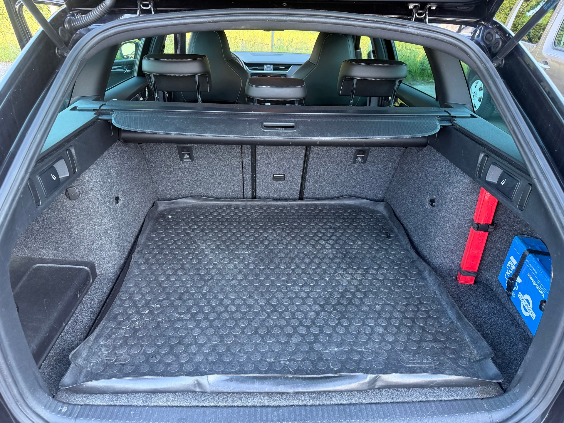 SKODA Octavia Combi 2.0 TSI RS-image-9